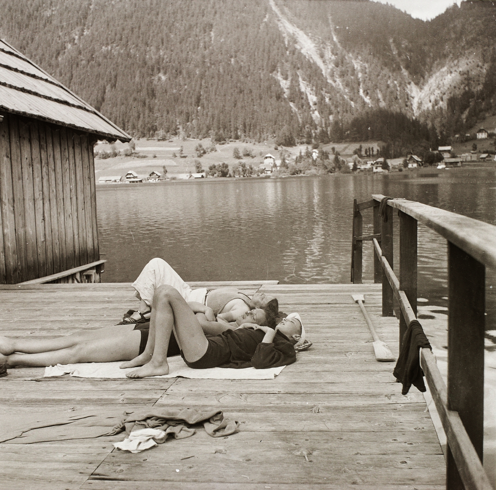 Austria, Naggl, Weissensee., 1939, Ebner, bathing suit, lake, relaxation, sleeping, Fortepan #83878