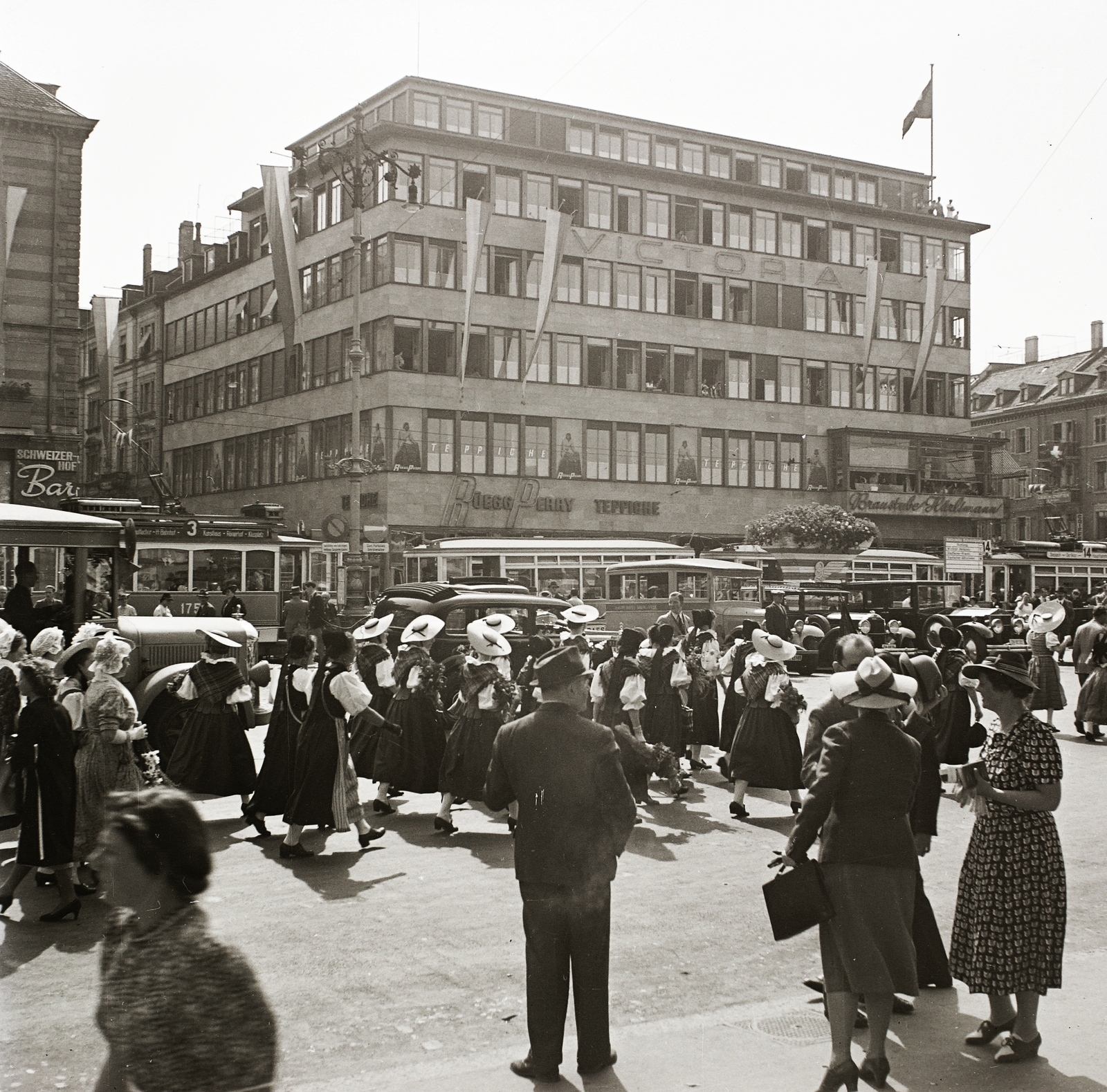 Switzerland, Zurich, Bahnhofplatz., 1939, Ebner, bus, tram, public transport line number, Fortepan #83890