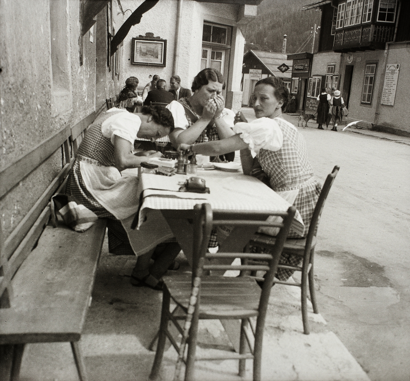 1936, Ebner, népviselet, asztal, szék, botjelvény, lóca, túrabot, dirndli, Fortepan #83932