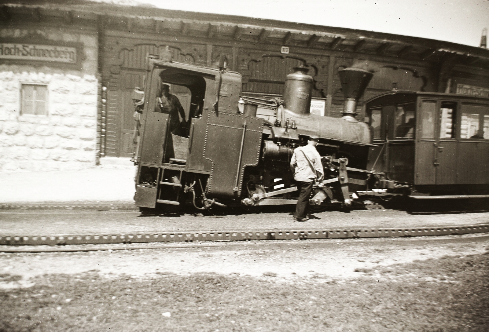 Austria, Hochschneeberg, a Puchberg-ből induló fogaskerekű vasút, a Schneebergbahn felső végállomása., 1938, Ebner, steam locomotive, funicular train, Fortepan #83948