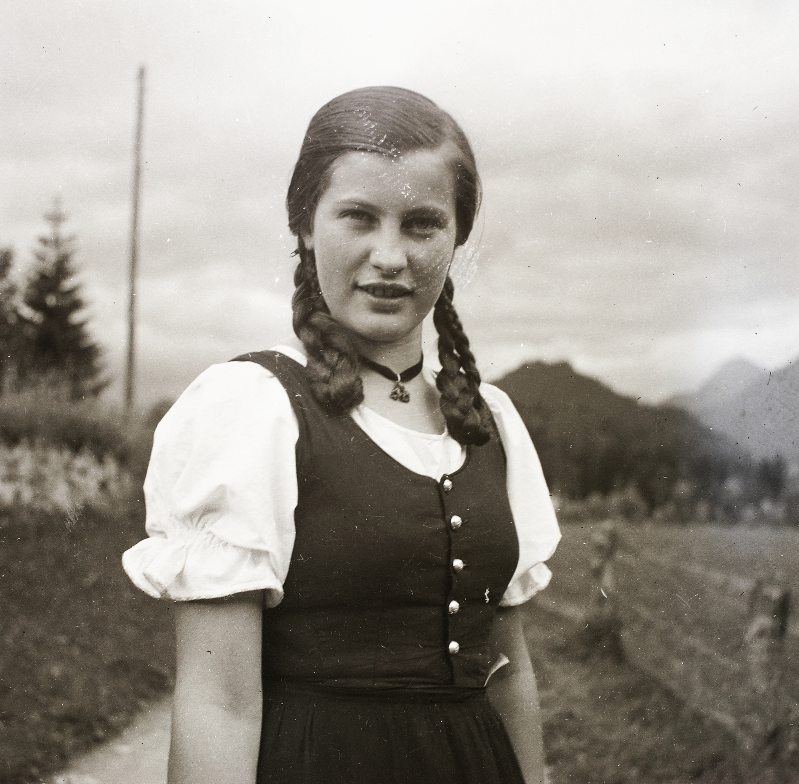 1939, Ebner, portré, copf, nyaklánc, hölgy, szoknya, mellény, Fortepan #83972