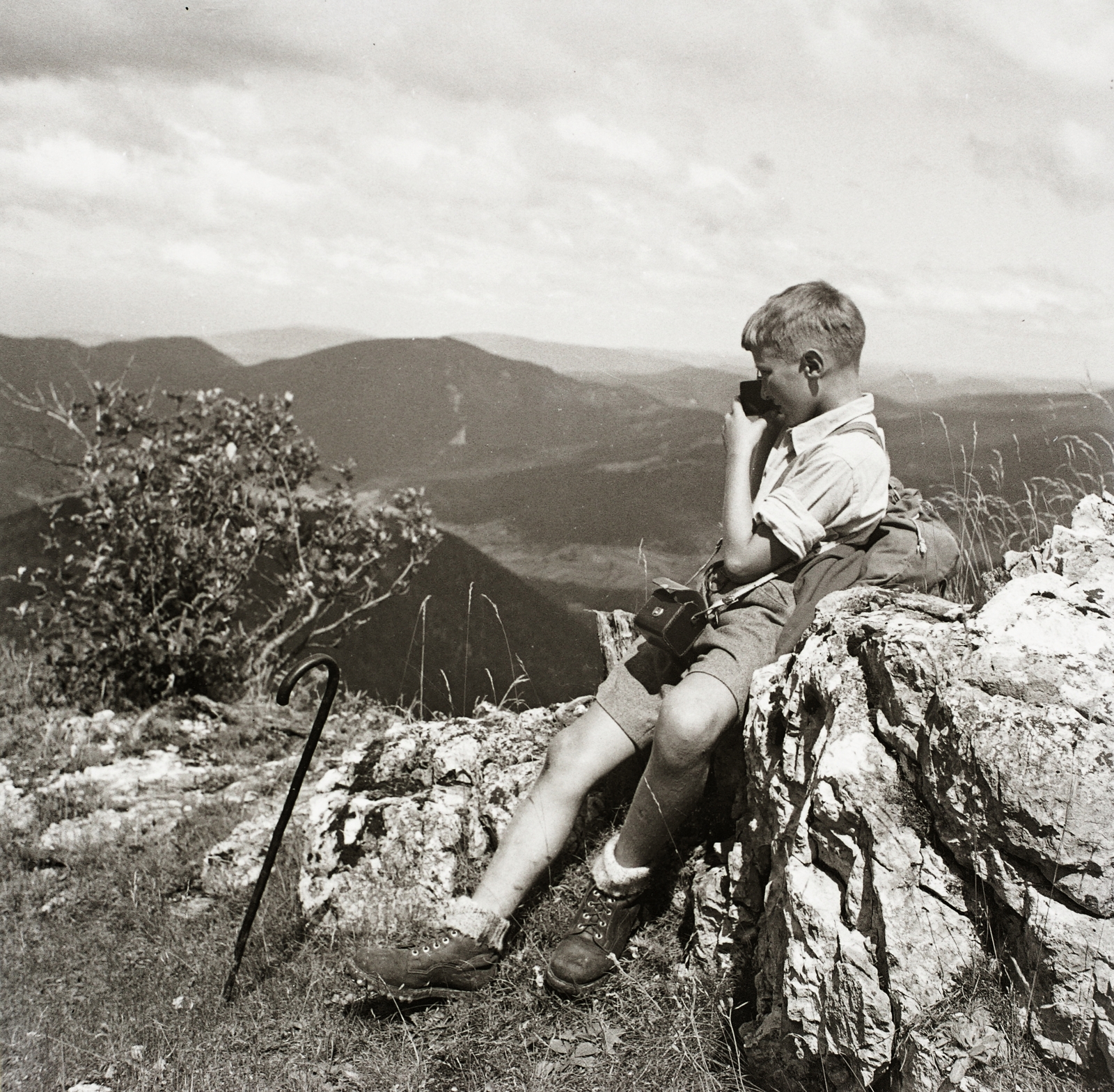 1939, Ebner, excursion, boy, backpack, view, photography, rock, hiking boots, sitting on a rock, Fortepan #83973