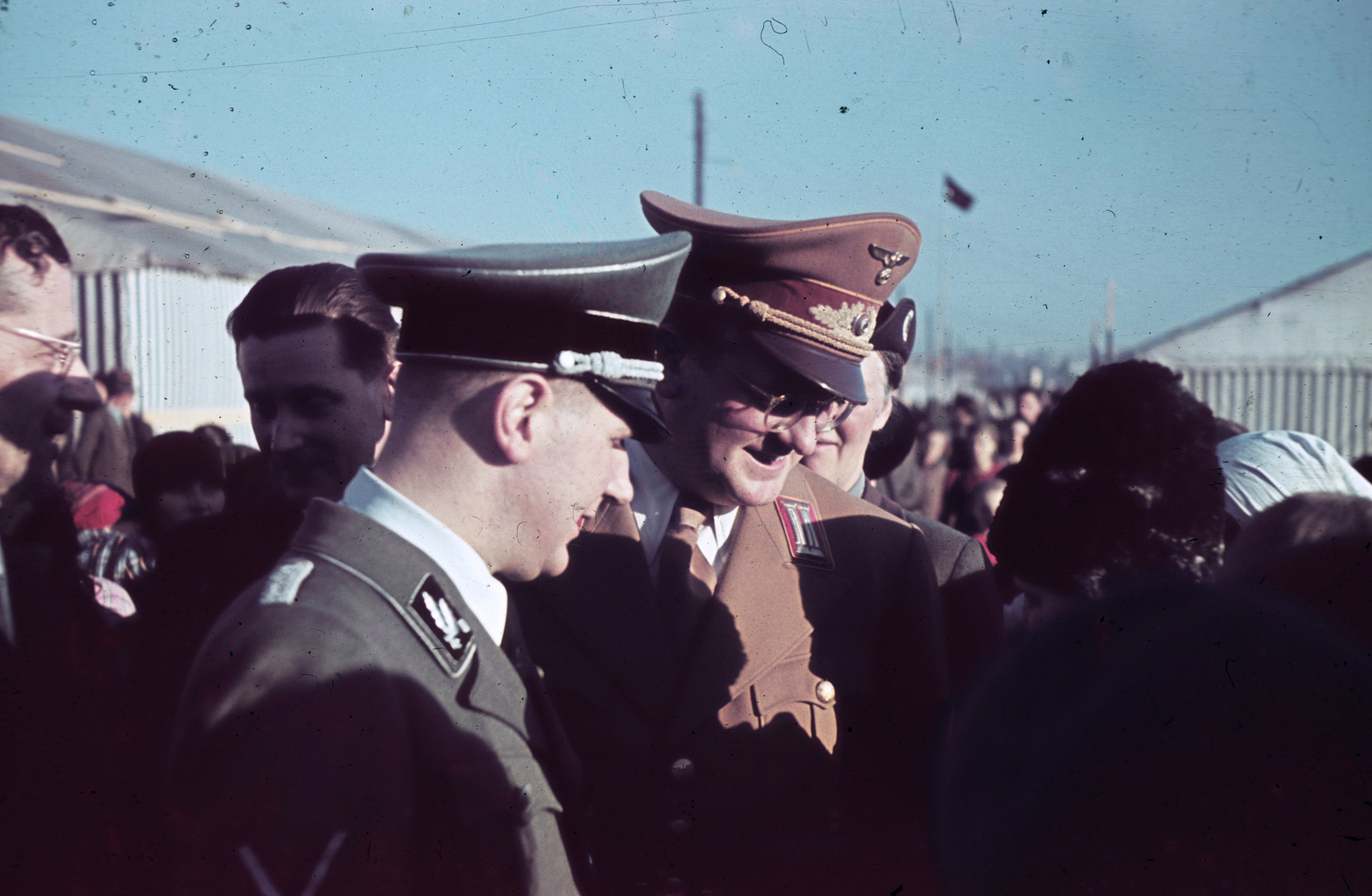 Serbia, Belgrade, német küldöttség látogatása a Besszarábiából menekített német nemzetiségűek átmeneti táborában., 1940, Fortepan, colorful, officer, German soldier, uniform, Fortepan #84008