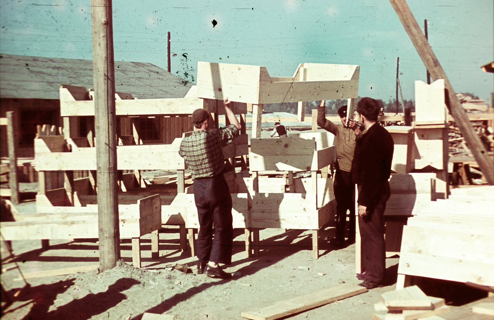 Serbia, Belgrade, a Besszarábiából menekített német nemzetiségűek átmeneti tábora., 1940, Fortepan, colorful, refugee, bunk bed, Fortepan #84024