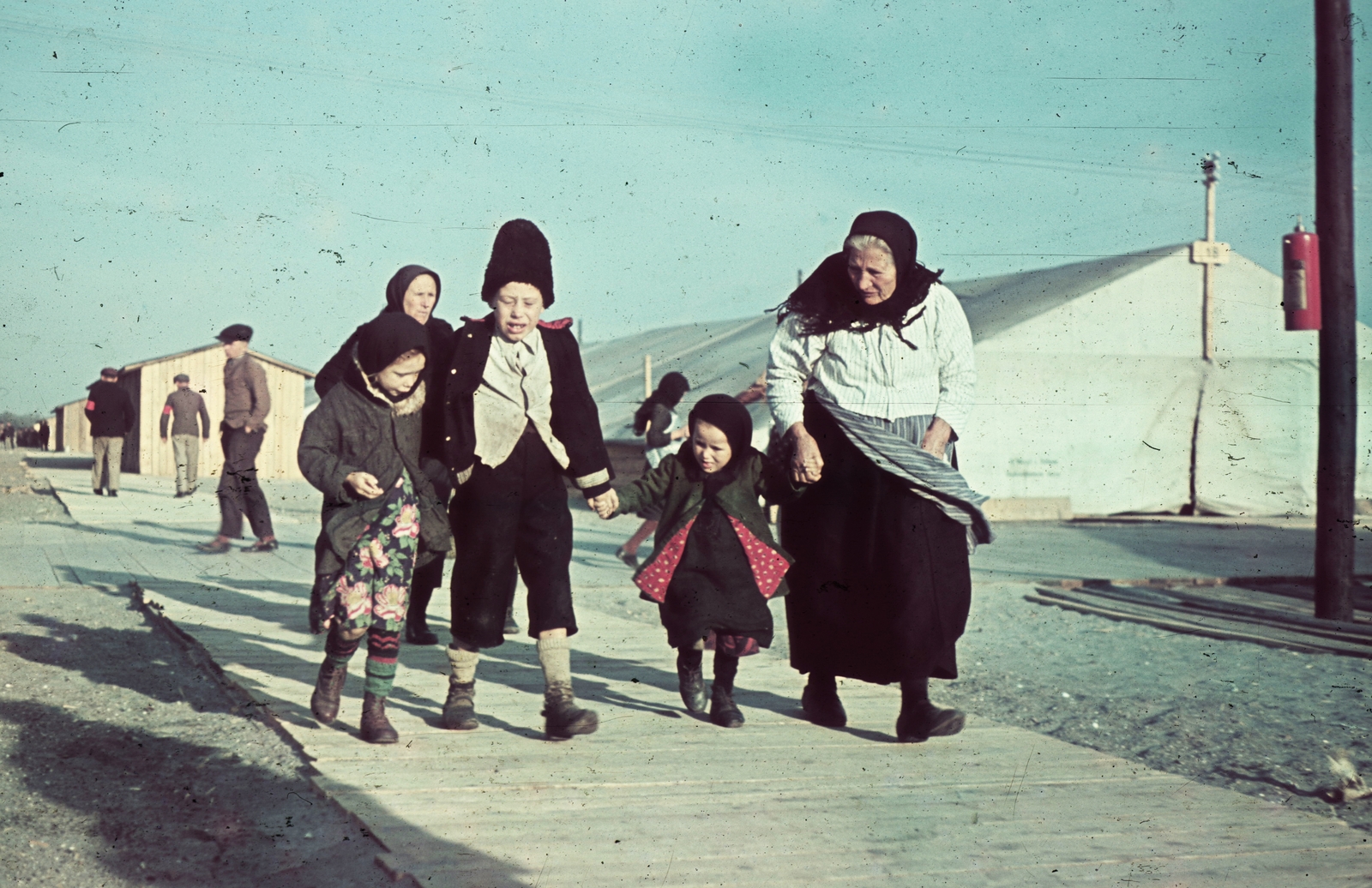 Serbia, Belgrade, a Besszarábiából menekített német nemzetiségűek átmeneti tábora., 1940, Fortepan, colorful, refugee, Fortepan #84047
