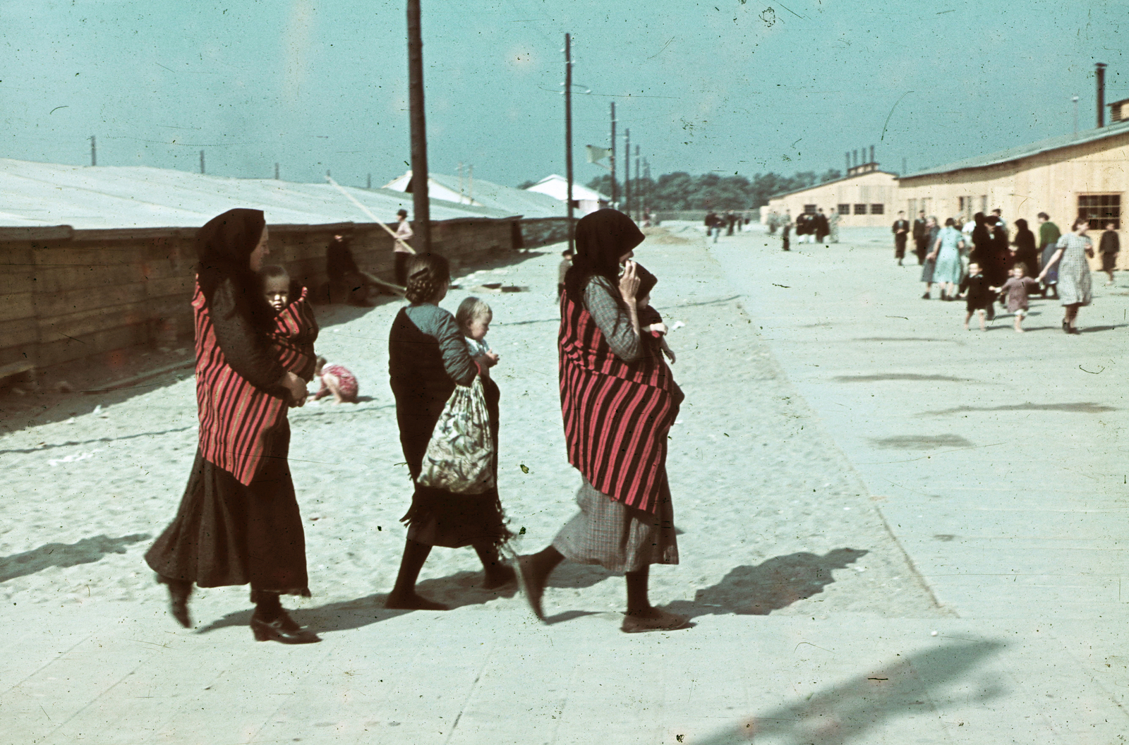Serbia, Belgrade, a Besszarábiából menekített német nemzetiségűek átmeneti tábora., 1940, Fortepan, colorful, refugee, Fortepan #84048