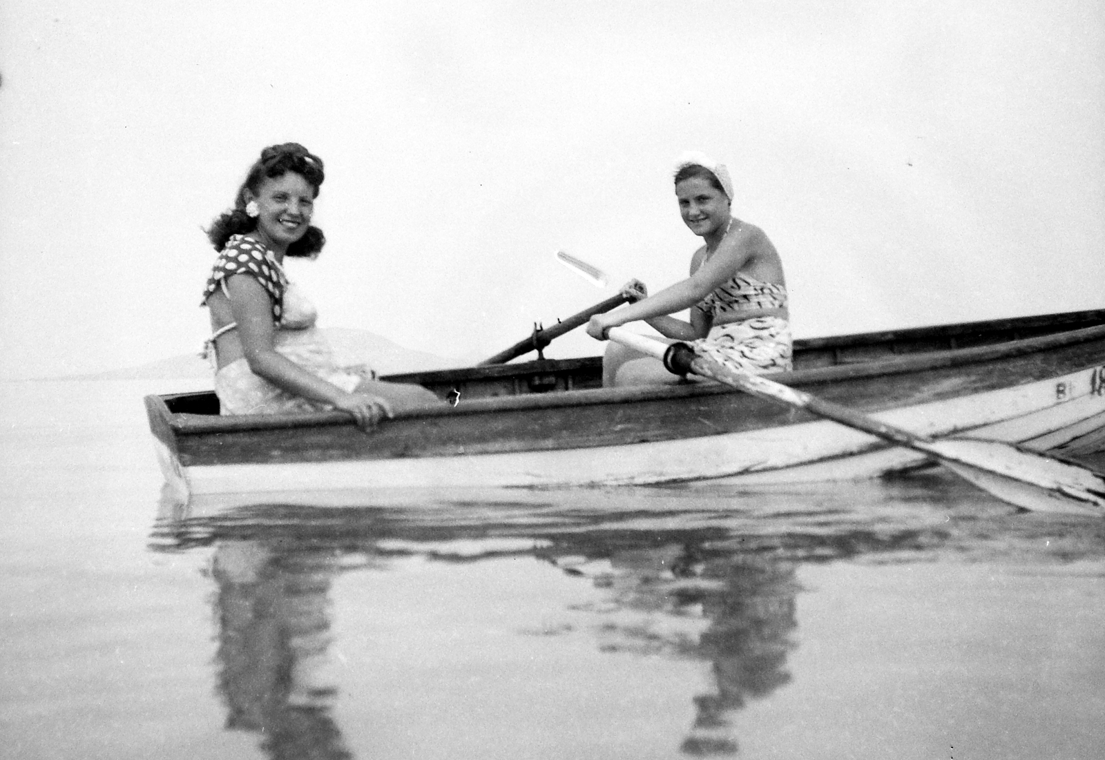 Hungary,Lake Balaton, Fonyód, háttérben a Badacsony., 1954, Fortepan, boating, women, boat, double portrait, Fortepan #8406