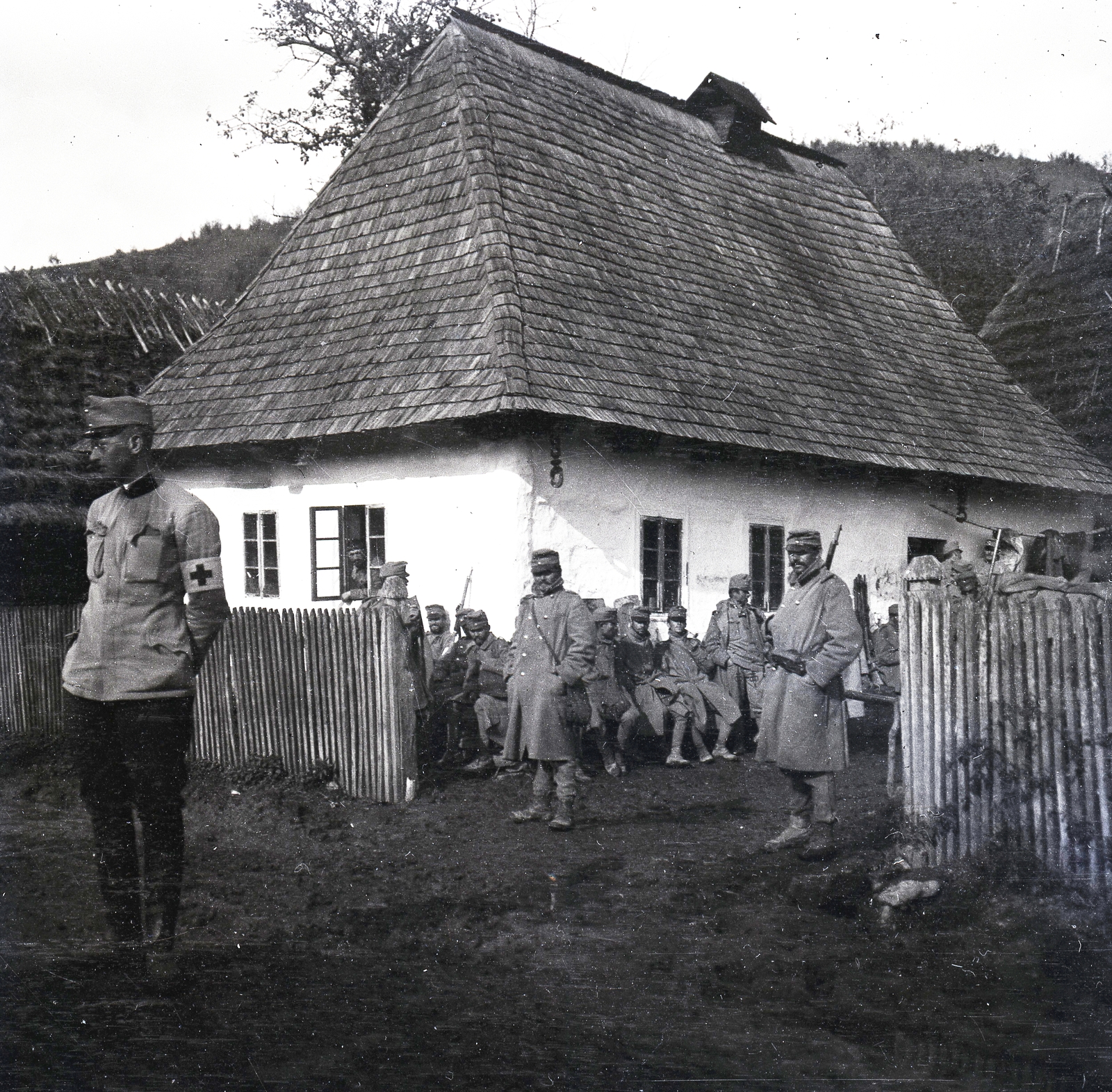 1914, Lőw Miklós, First World War, soldier, male nurse, farmhouse, hands behind the back, Fortepan #84070