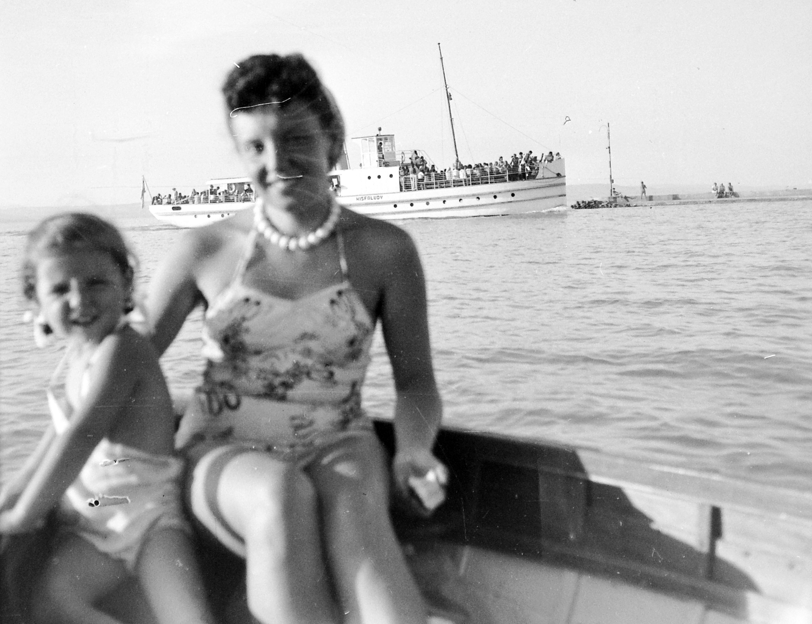 Hungary,Lake Balaton, Siófok, Kisfaludy gőzhajó a mólónál., 1954, Fortepan, ship, bathing suit, boating, girl, boat, necklace, steamboat, double portrait, kid, lady, jewelry, Kisfaludy ship, Fortepan #8409