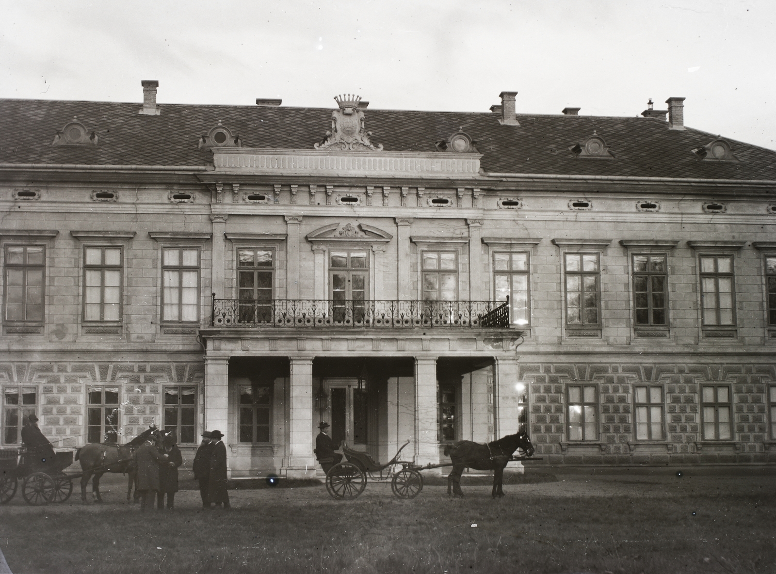 Hungary, Káloz, Belmajor, Zichy-Széchényi-kastély., 1902, Zichy, Horse-drawn carriage, balcony, Fortepan #84176