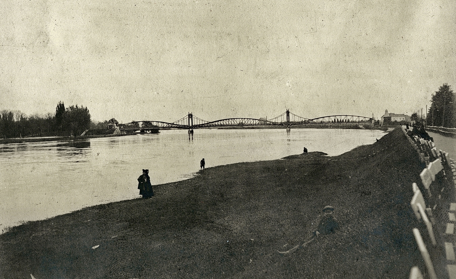 Romania,Transylvania, Arad, Maros folyó, Erzsébet híd., 1919, Morvay Kinga, Vértes Károly, bridge, river, shore, Fortepan #84254