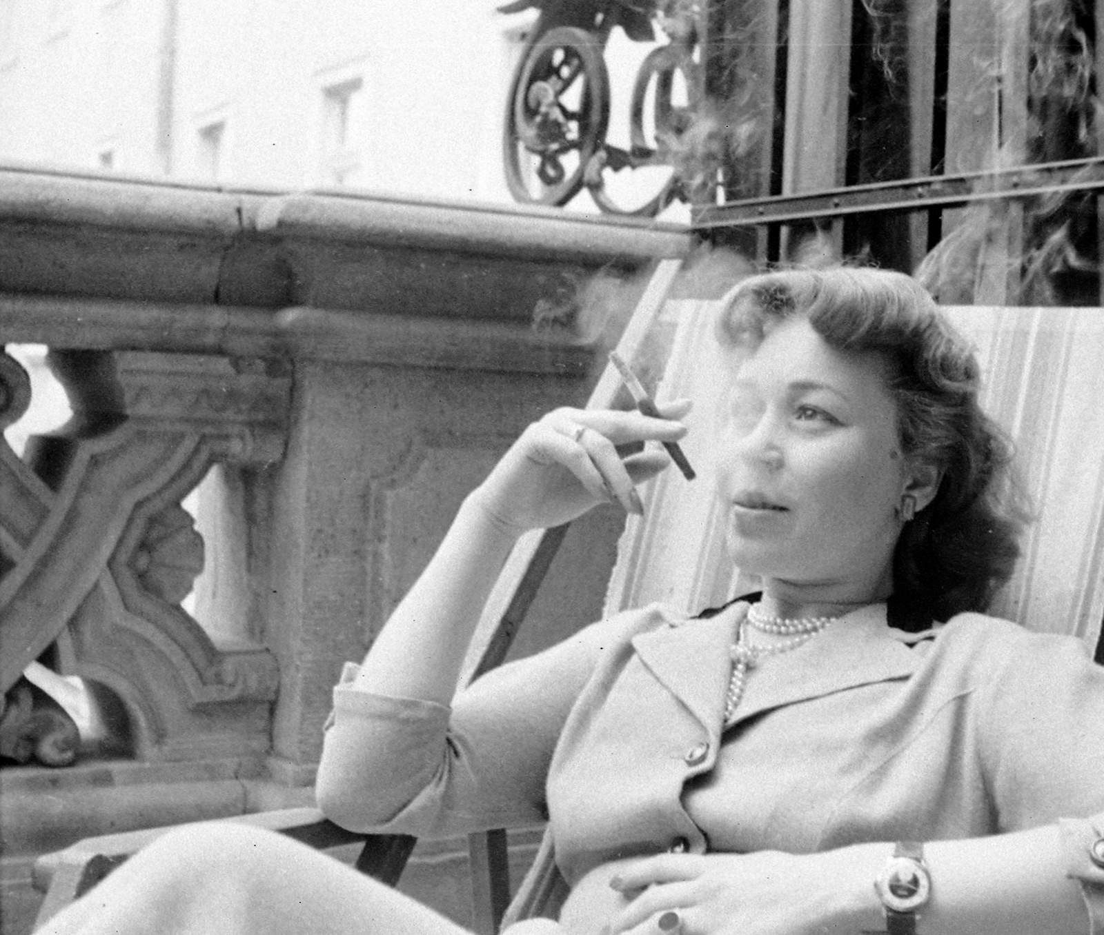 1949, Fortepan, portrait, smoking, wrist watch, lady, jewelry, cigarette holder, earring, nail polish, costume, pearl necklace, Fortepan #8427