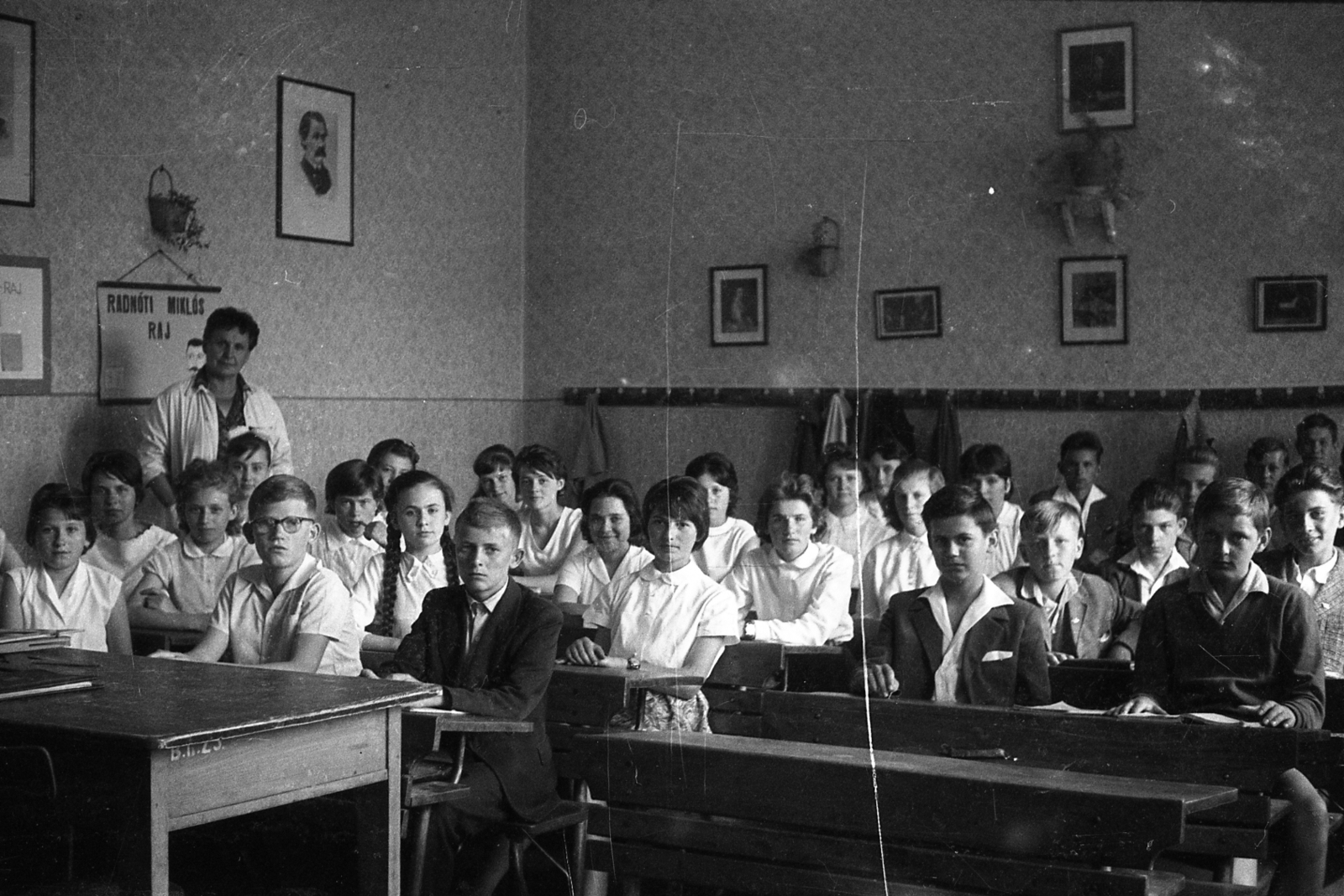 Hungary, Jászberény, 1950, Morvay Kinga, Morvay Lajos, school, classroom, label, tableau, boys, girl, teacher, Fortepan #84273