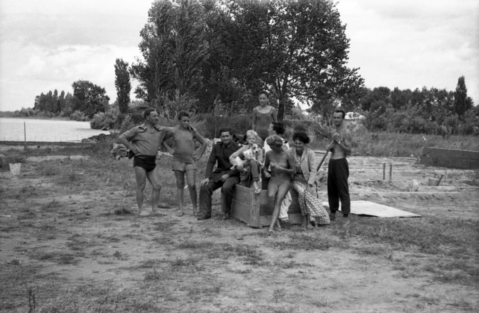 Magyarország, Balatonszárszó, 1963, Morvay Kinga, Morvay Lajos, csoportkép, kutya, Fortepan #84322