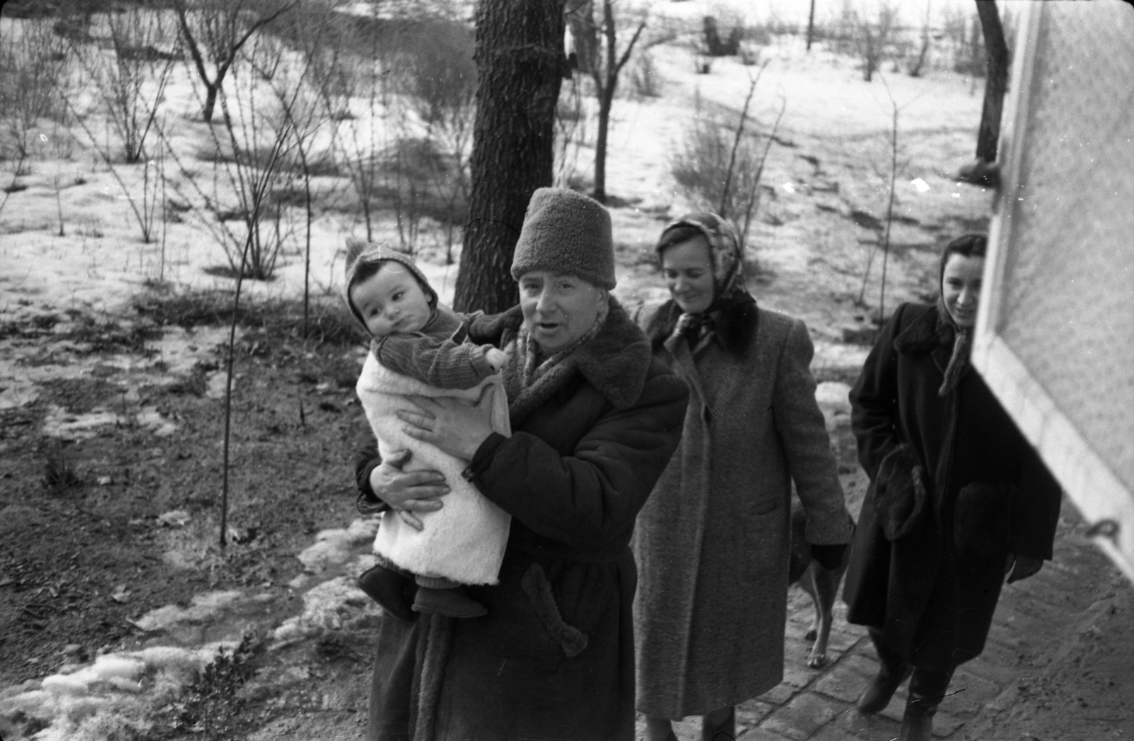 1947, Morvay Kinga, Morvay Lajos, kid, gentleman, winter coat, hold in arms, Fortepan #84328
