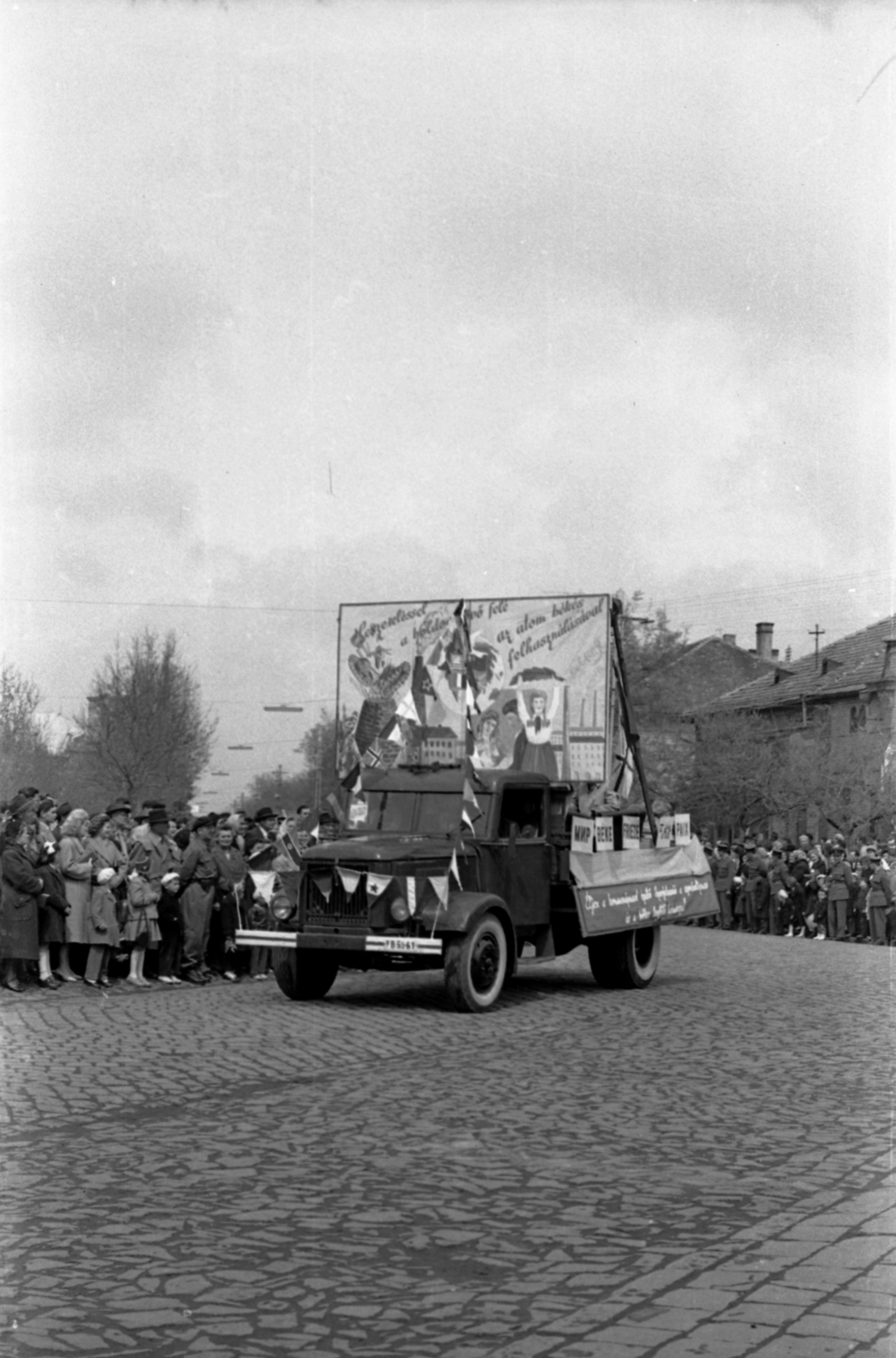 Hungary, Jászberény, Lehel vezér tér, május 1-i felvonulás., 1960, Morvay Kinga, Morvay Lajos, ad, commercial vehicle, Csepel-brand, march, 1st of May parade, ad truck, Fortepan #84352