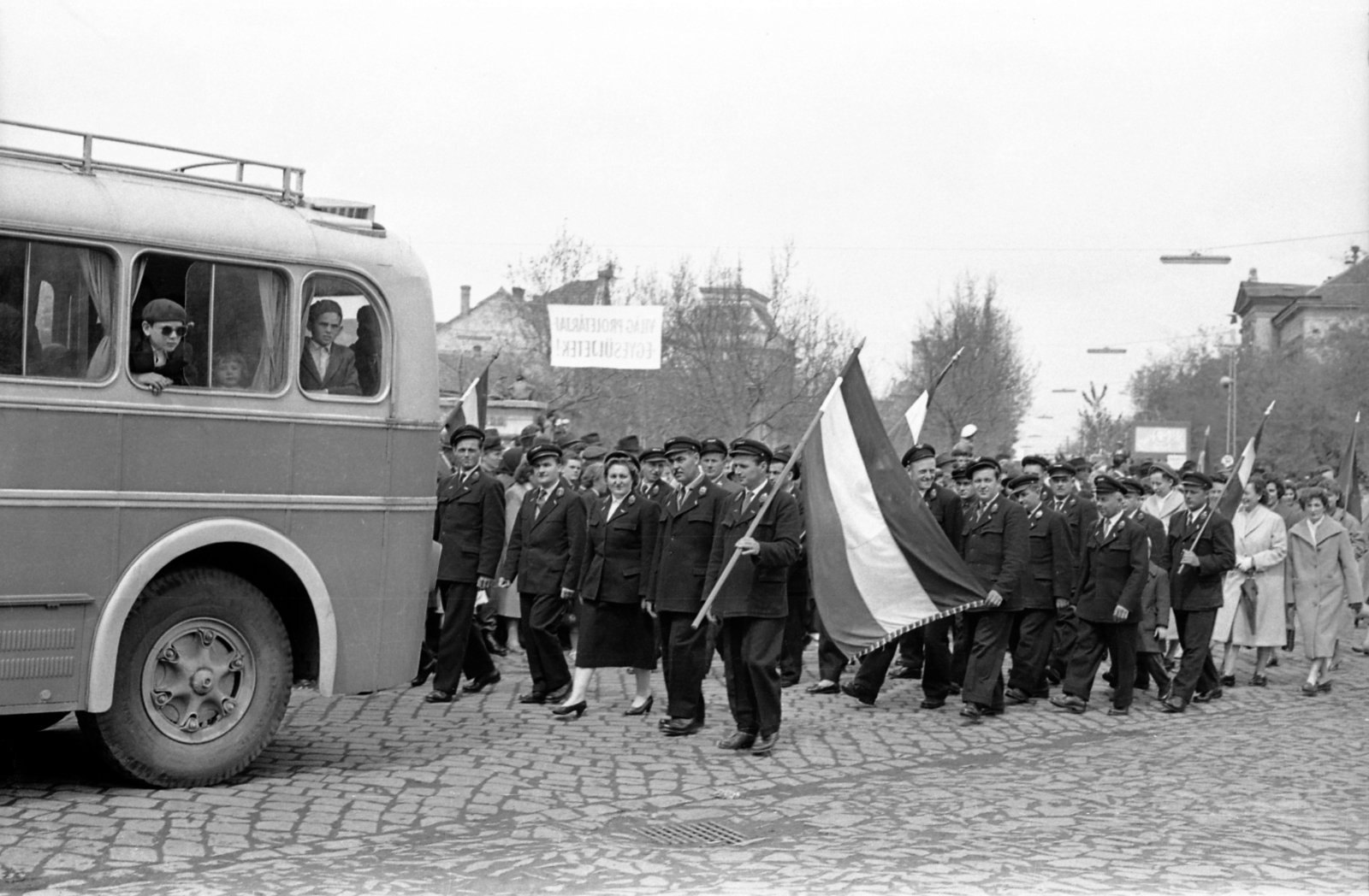 Hungary, Jászberény, Lehel vezér tér, május 1-i felvonulás., 1960, Morvay Kinga, Morvay Lajos, bus, march, 1st of May parade, shades, Fortepan #84377