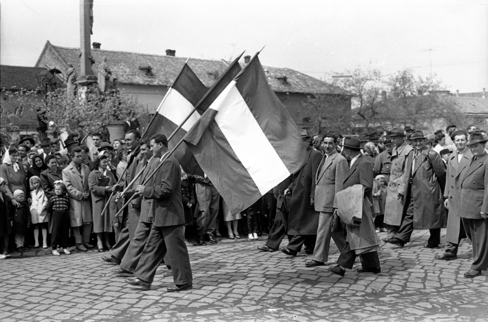 Magyarország, Jászberény, Lehel vezér tér, május 1-i felvonulás., 1960, Morvay Kinga, Morvay Lajos, felvonulás, május 1, Fortepan #84380