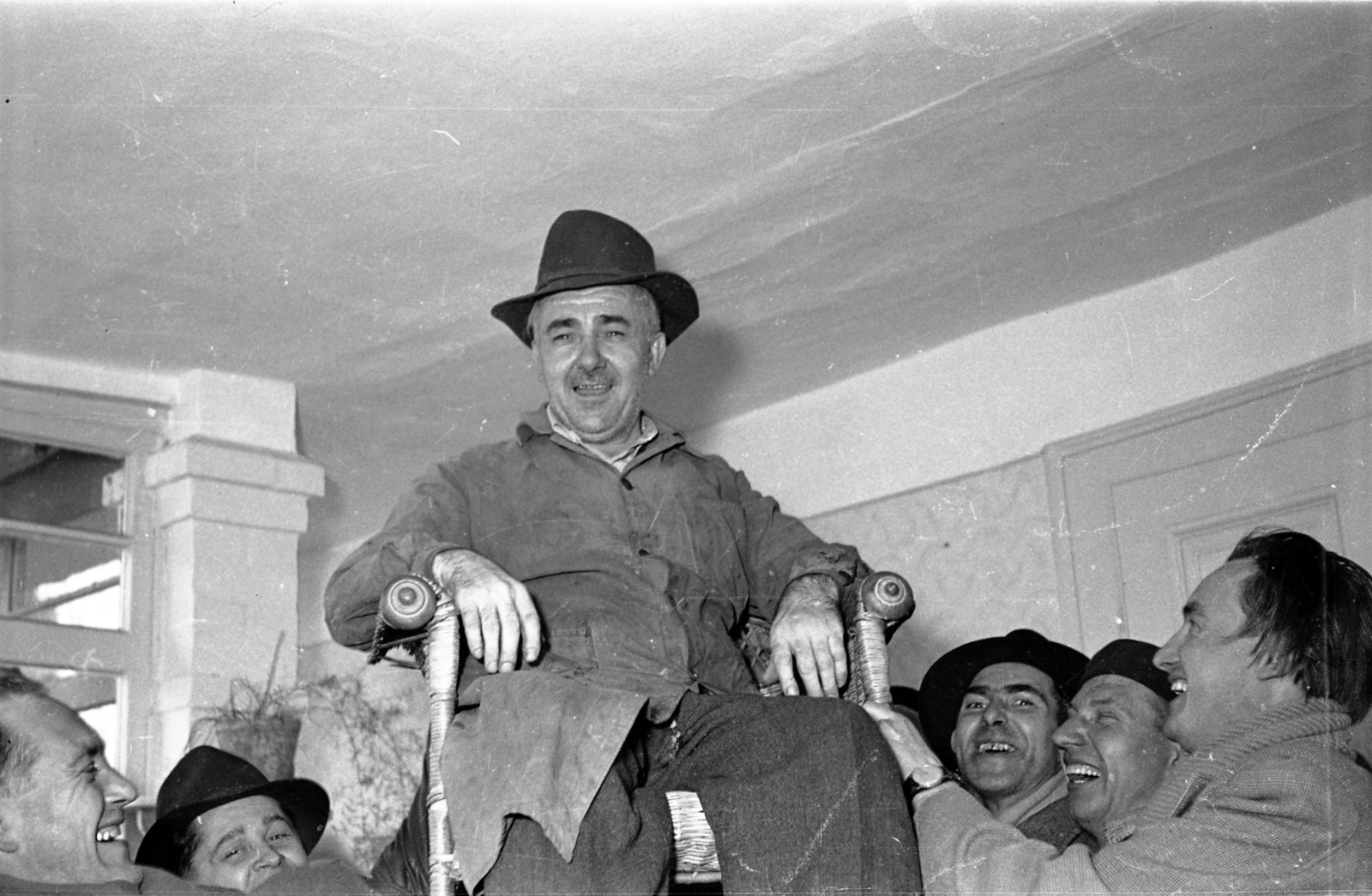 1960, Morvay Kinga, Morvay Lajos, jesting, arm chair, Fortepan #84382