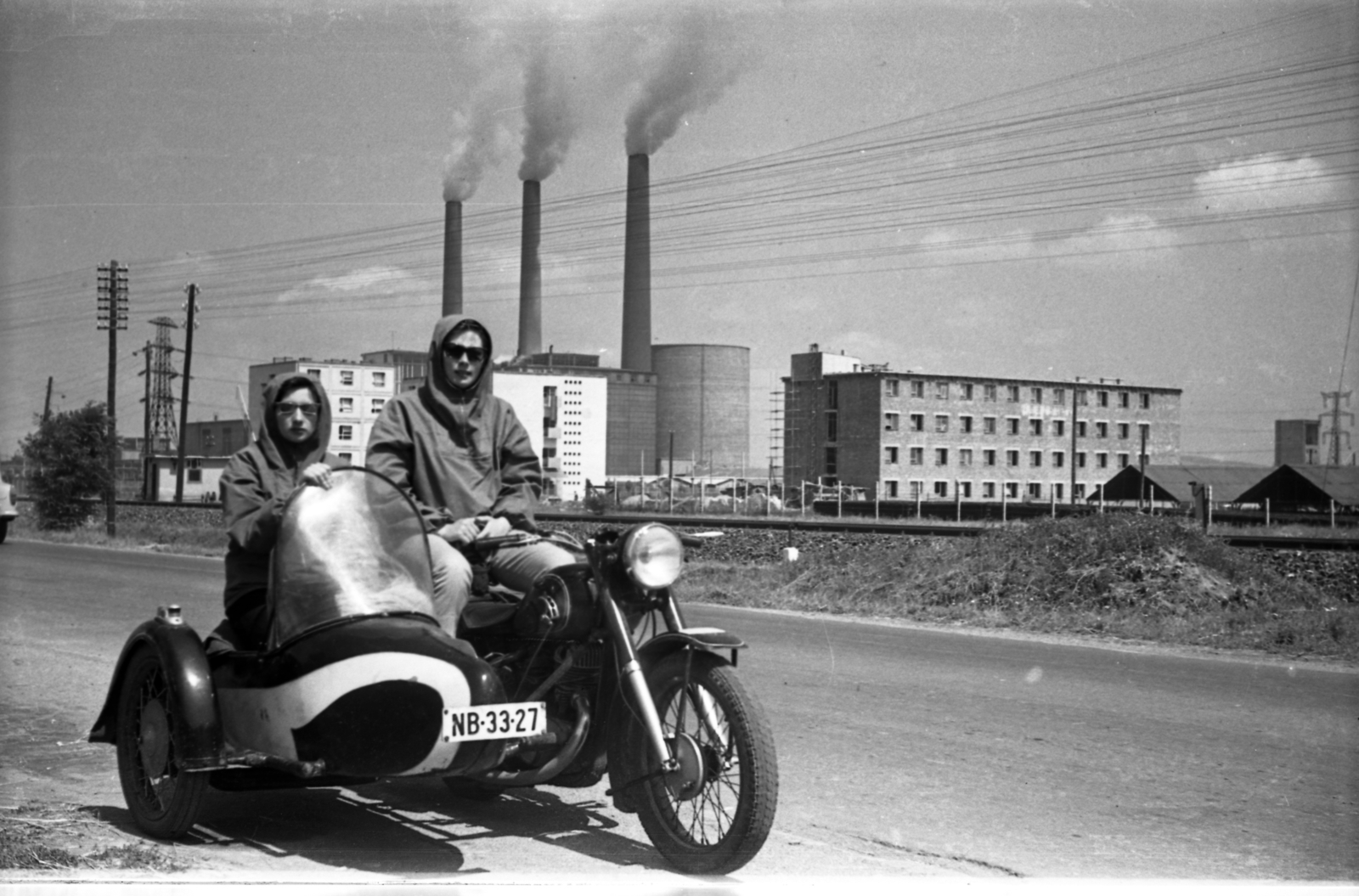 Hungary, Berente, (ekkor Kazincbarcikához tartozott), Hadak útja (26-os főút), háttérben a Borsodi Hőerőmű., 1965, Morvay Kinga, Morvay Lajos, Soviet brand, Izh-brand, motorcycle with sidecar, number plate, Fortepan #84402