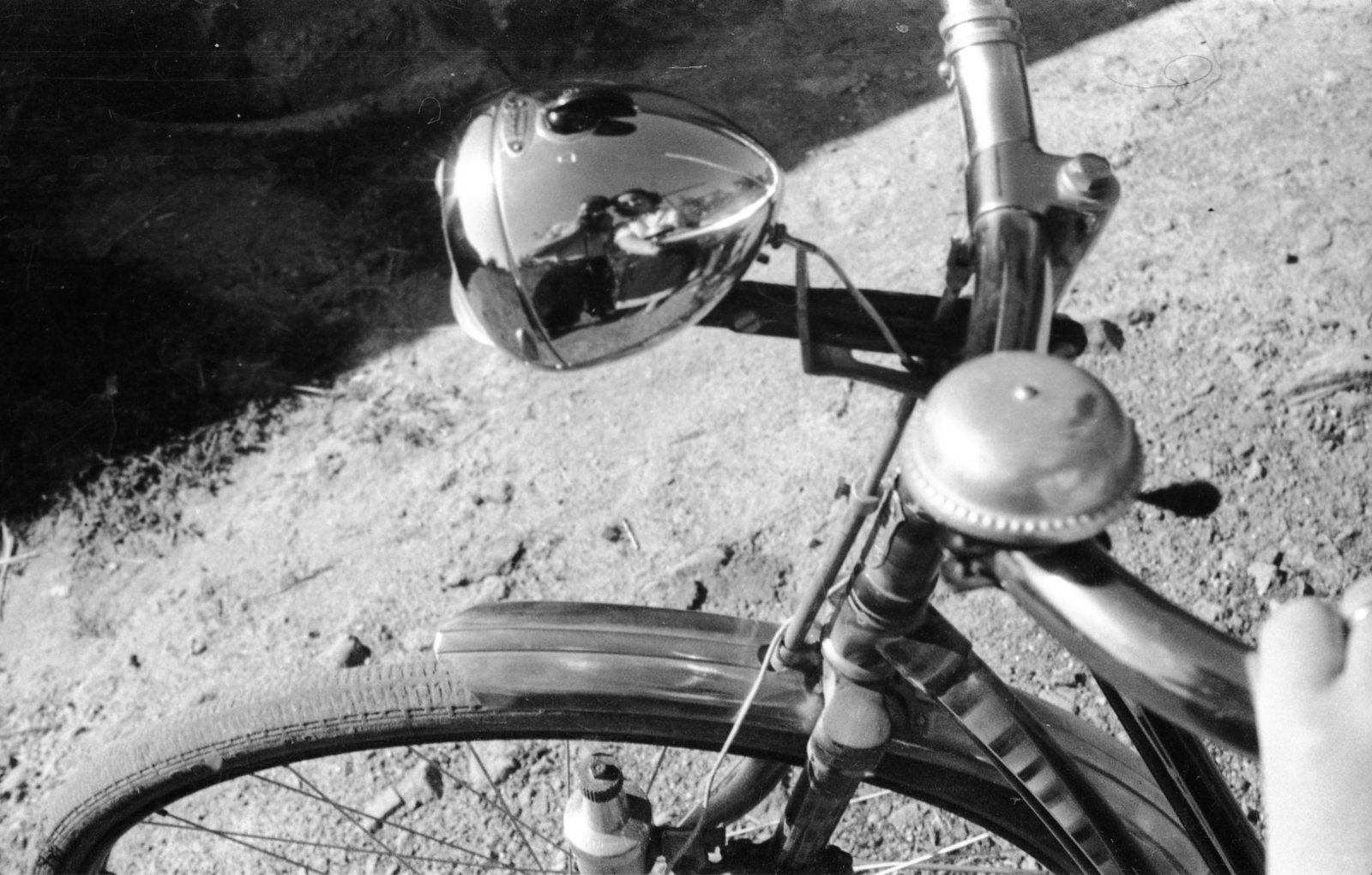 1944, Morvay Kinga, Morvay Lajos, bicycle, reflection, bell, Bosch-brand, dynamo, bicycle parts, Kühne-brand, Kühne oSo Dáma, Fortepan #84404