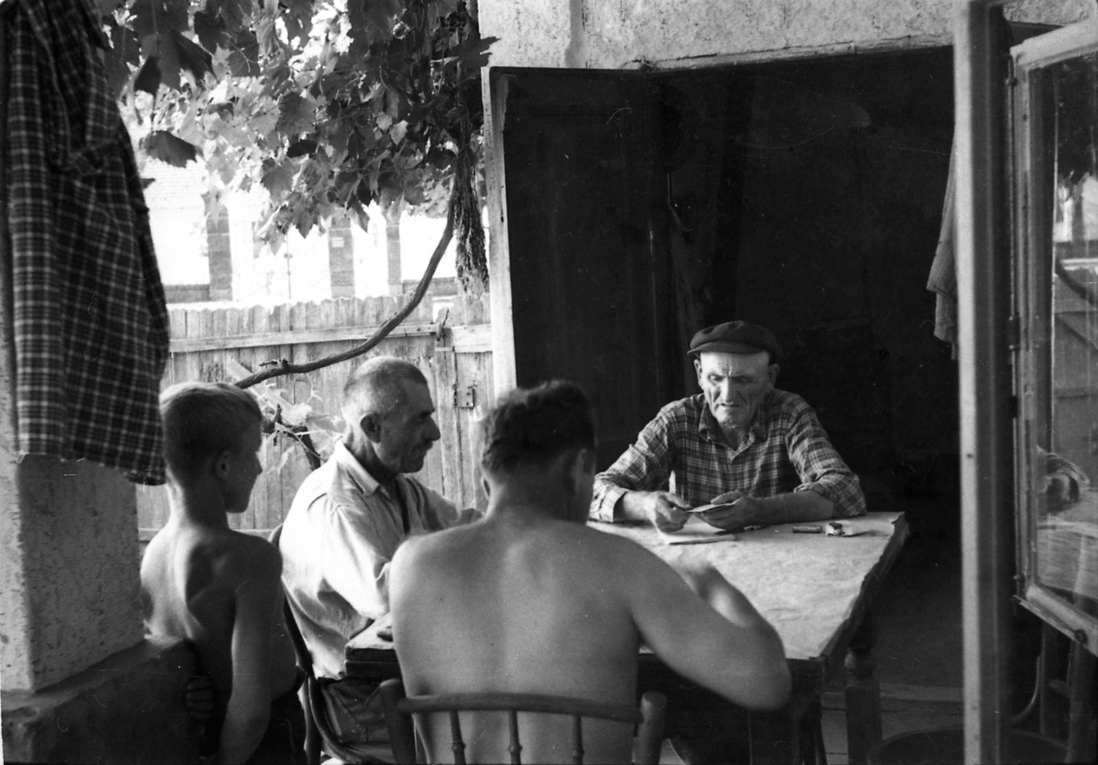 1956, Morvay Kinga, Morvay Lajos, card game, plaid shirt, Fortepan #84436