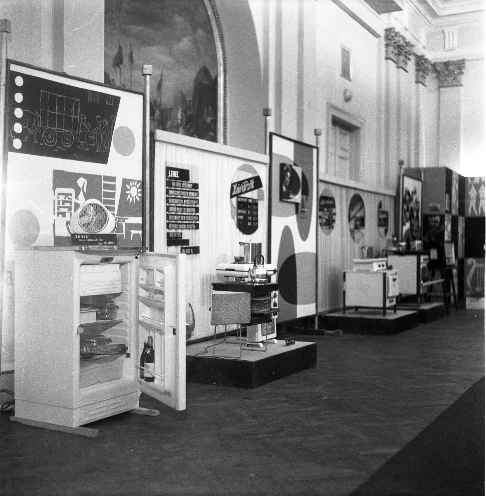 Hungary, Jászberény, kiállítás a Déryné Kultúrház dísztermében (később Déryné Rendezvényház)., 1963, Morvay Kinga, Morvay Lajos, exhibition, refrigerator, Fortepan #84474