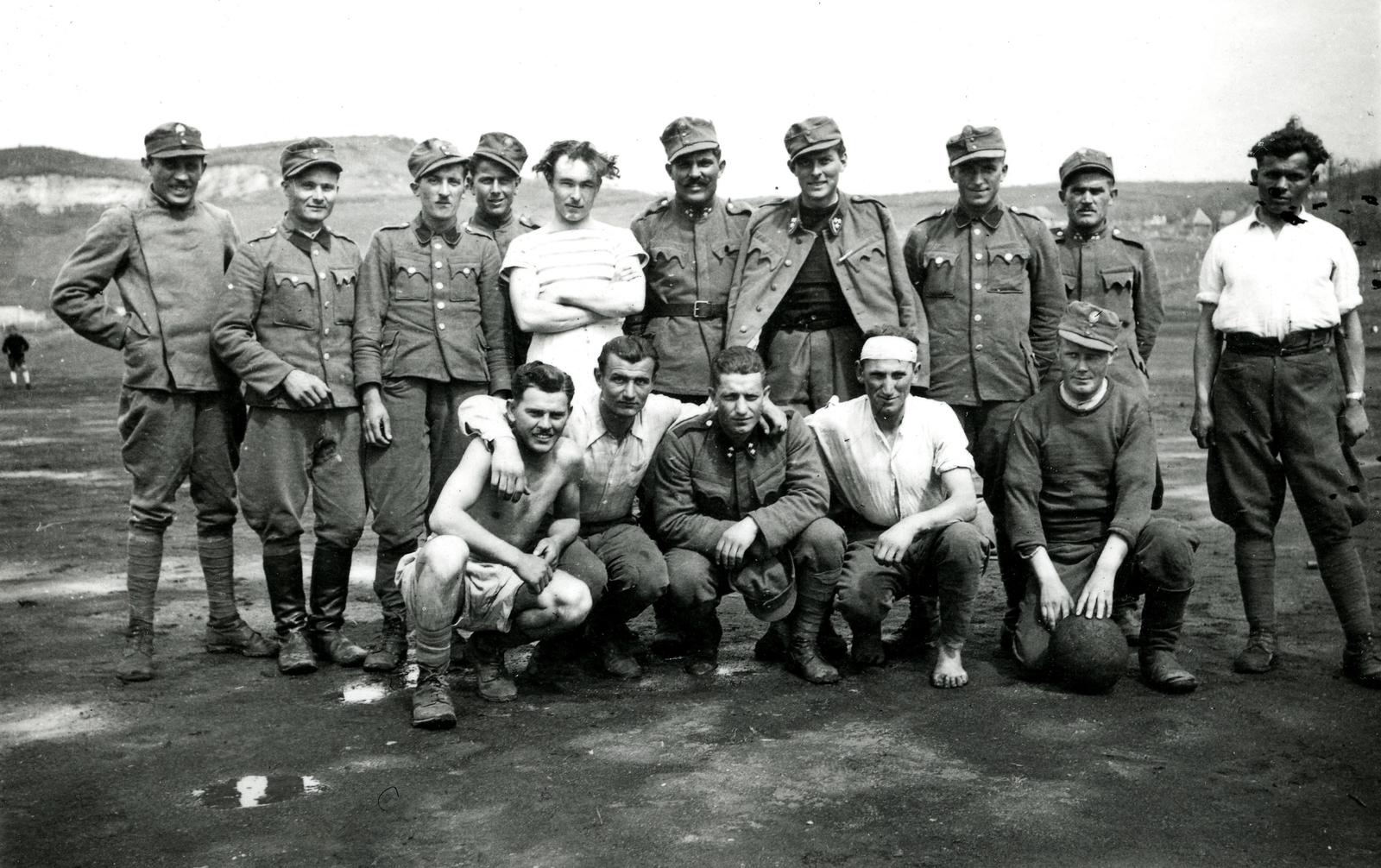 1942, Morvay Kinga, Morvay Lajos, soldier, ball, football, Fortepan #84511