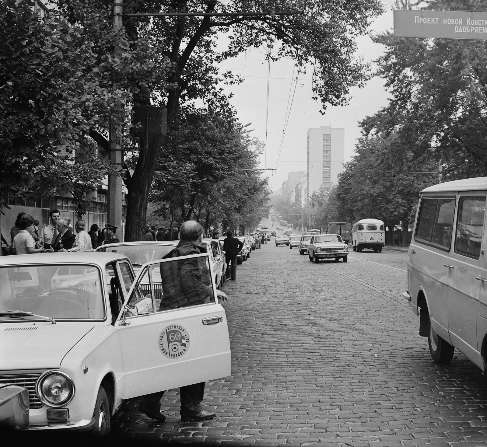 Ukraine, Kyiv, Velika Vaszilkivszka (Cservonoarmijszka) utca., 1977, MHSZ, Soviet Union, bus, GAZ-brand, Lada-brand, Zaporozhetz-brand, automobile, Fortepan #84523