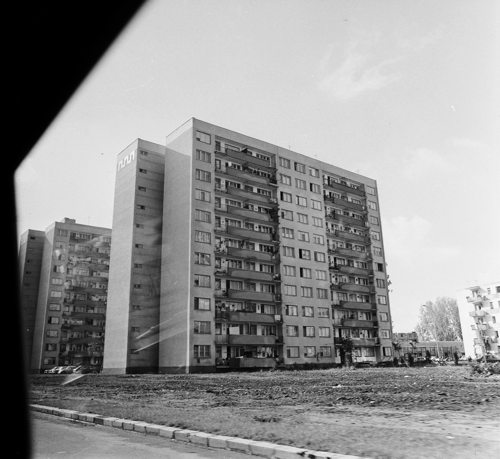 Romania,Transylvania, Sibiu, Bulevardul Mihai Viteazul., 1977, MHSZ, concrete block of flats, Fortepan #84527