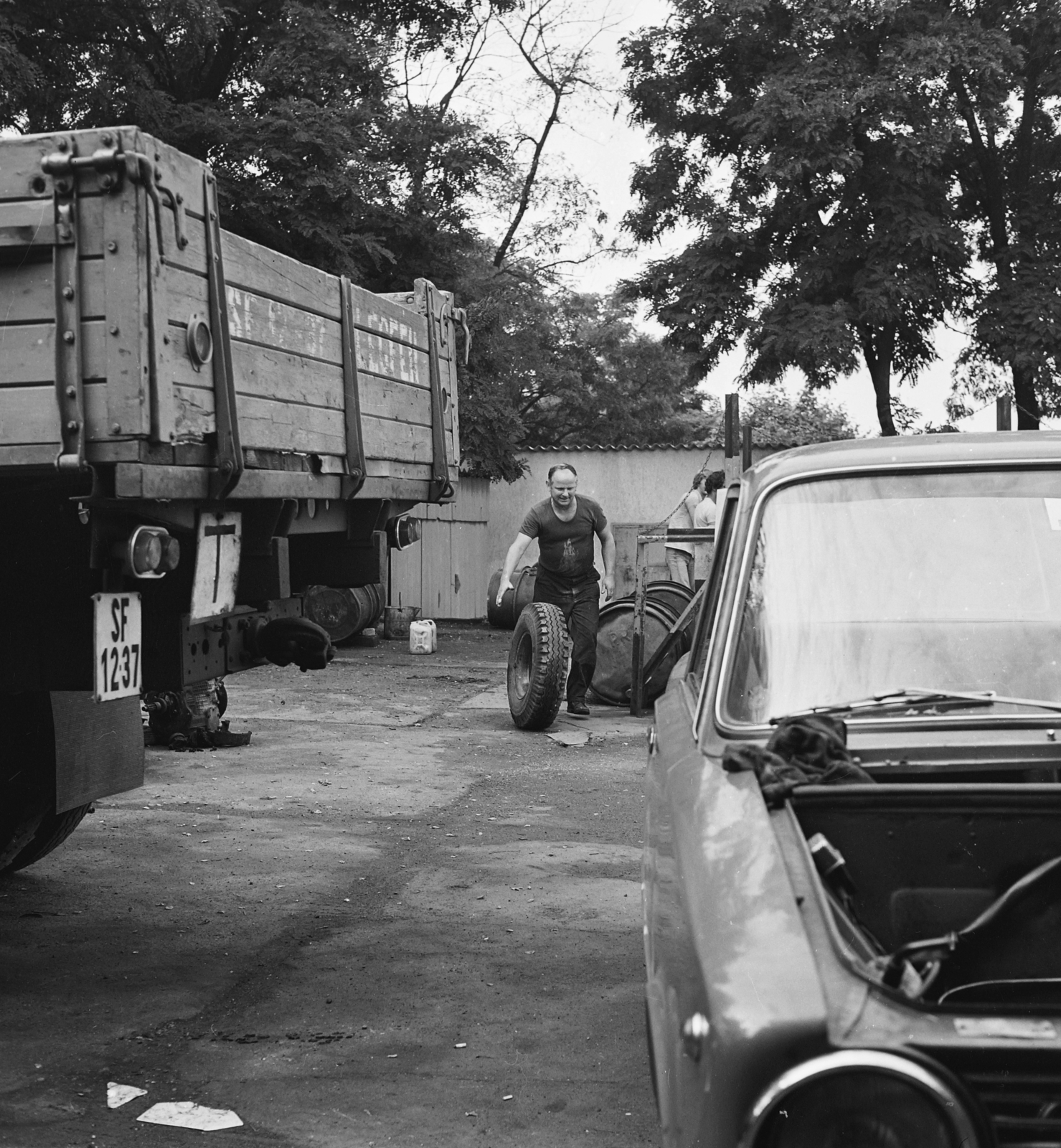 1979, MHSZ, Lada-brand, car repair, tire, Fortepan #84586