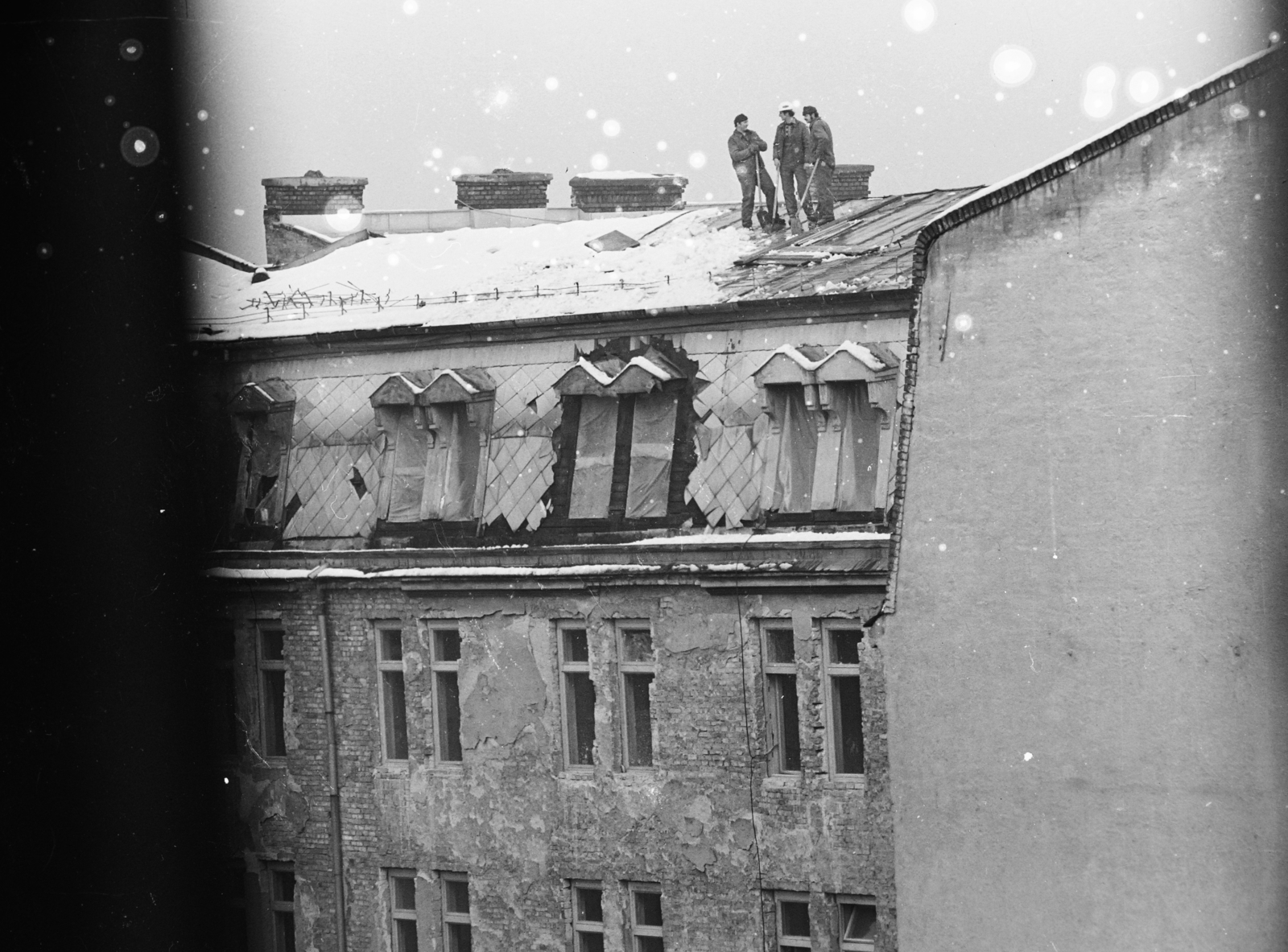 Magyarország, Budapest IX., kilátás a Lónyay (Szamuely) utca 44. felől a Közgazdaságtudományi (később Corvinus) Egyetem Ráday utcai kollégiumának épületére., 1976, MHSZ, Budapest, Fortepan #84599