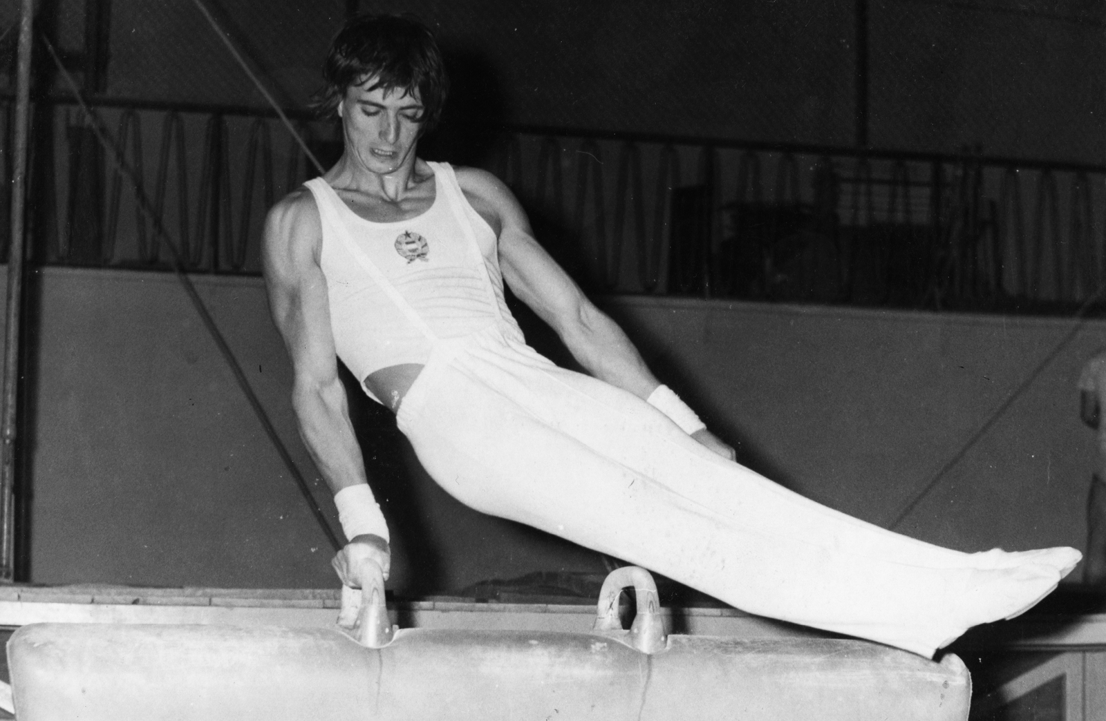 Magyarország, Magyar Zoltán olimpiai bajnok tornász., 1976, Magyar Hírek folyóirat, híres ember, címer, olimpiai bajnok, Fortepan #84659