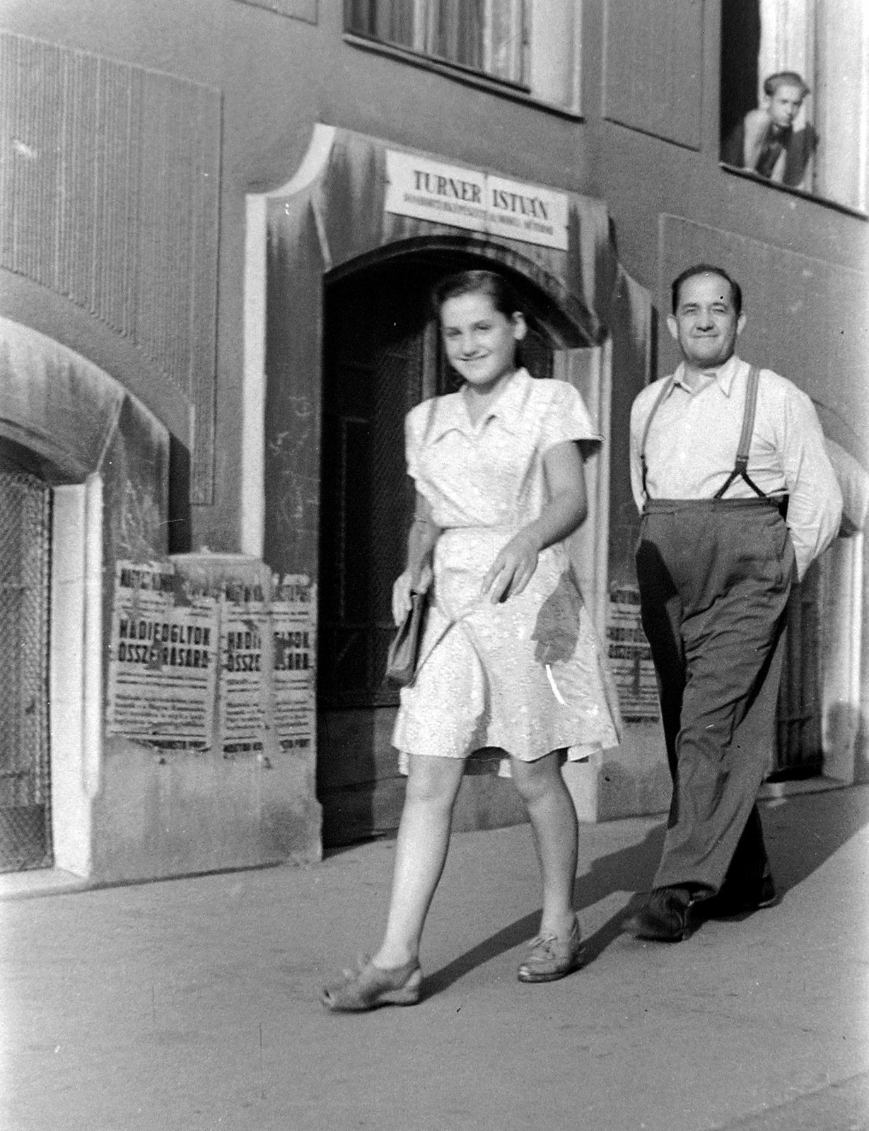 Hungary, Budapest XIII., Tisza utca 11., 1947, Fortepan, ad, sign-board, girl, man, suspenders, Budapest, Fortepan #8474