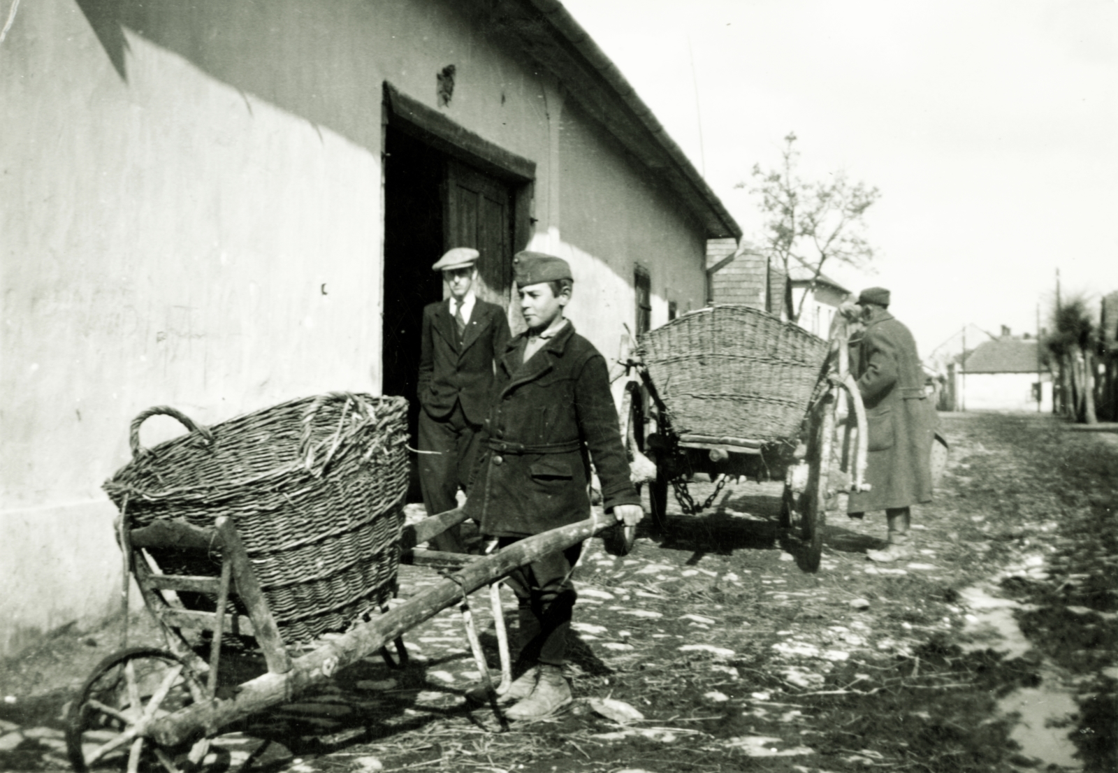 1940, Kovácsné Farkas Judit, wheelbarrow, basket, Fortepan #84757