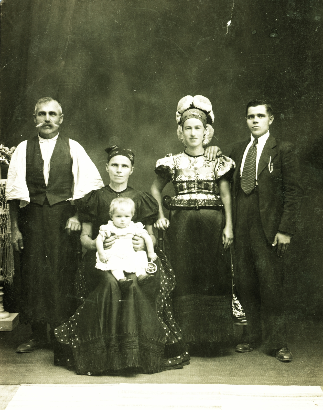 1930, Kovácsné Farkas Judit, népviselet, Matyó népviselet, ölben ül, Fortepan #84761