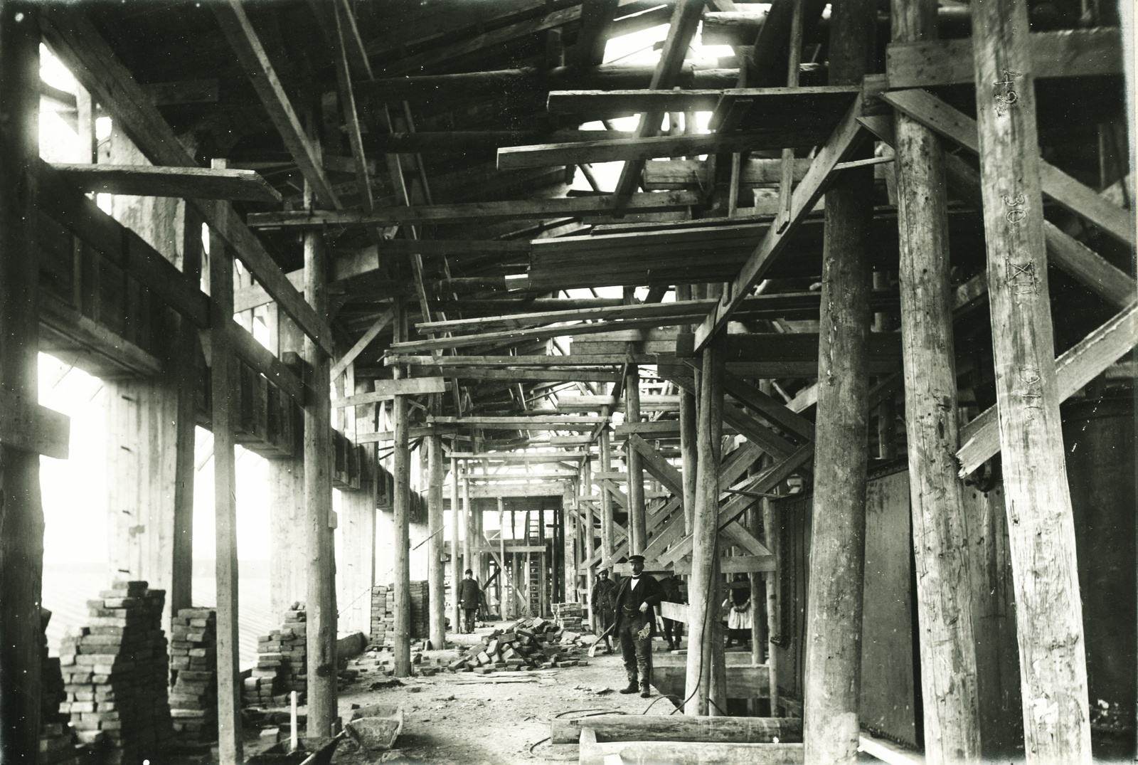 Serbia, Zrenjanin, az olajgyár üzemcsarnokának építése., 1916, Kovácsné Farkas Judit, construction, factory, Fortepan #84776