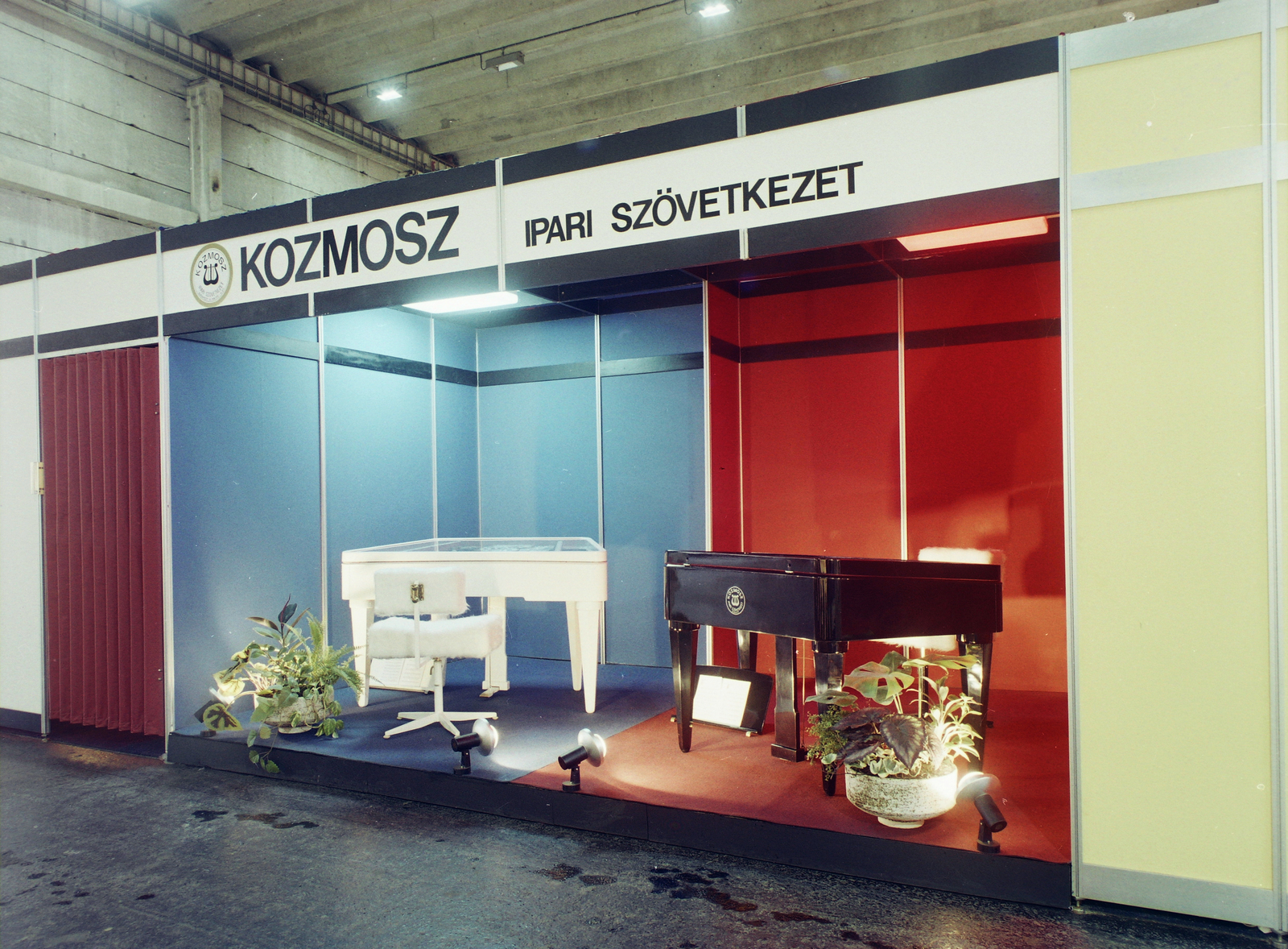 Hungary, Budapest X., Albertirsai (Dobi István) úti vásárterület., 1977, Kádas Tibor, colorful, piano, exhibition, dulcimer, Budapest, Fortepan #84809