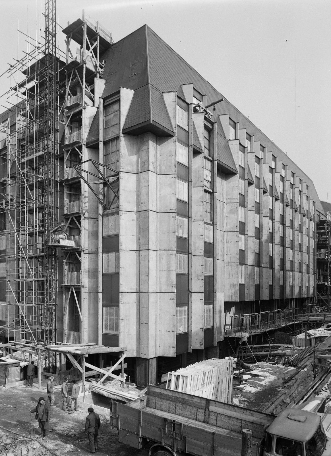 Hungary, Halászbástya, Budapest I., az épülő Hilton szálló., 1976, Kádas Tibor, construction, hotel, modern architecture, Budapest, Béla Pintér-design, Fortepan #84831