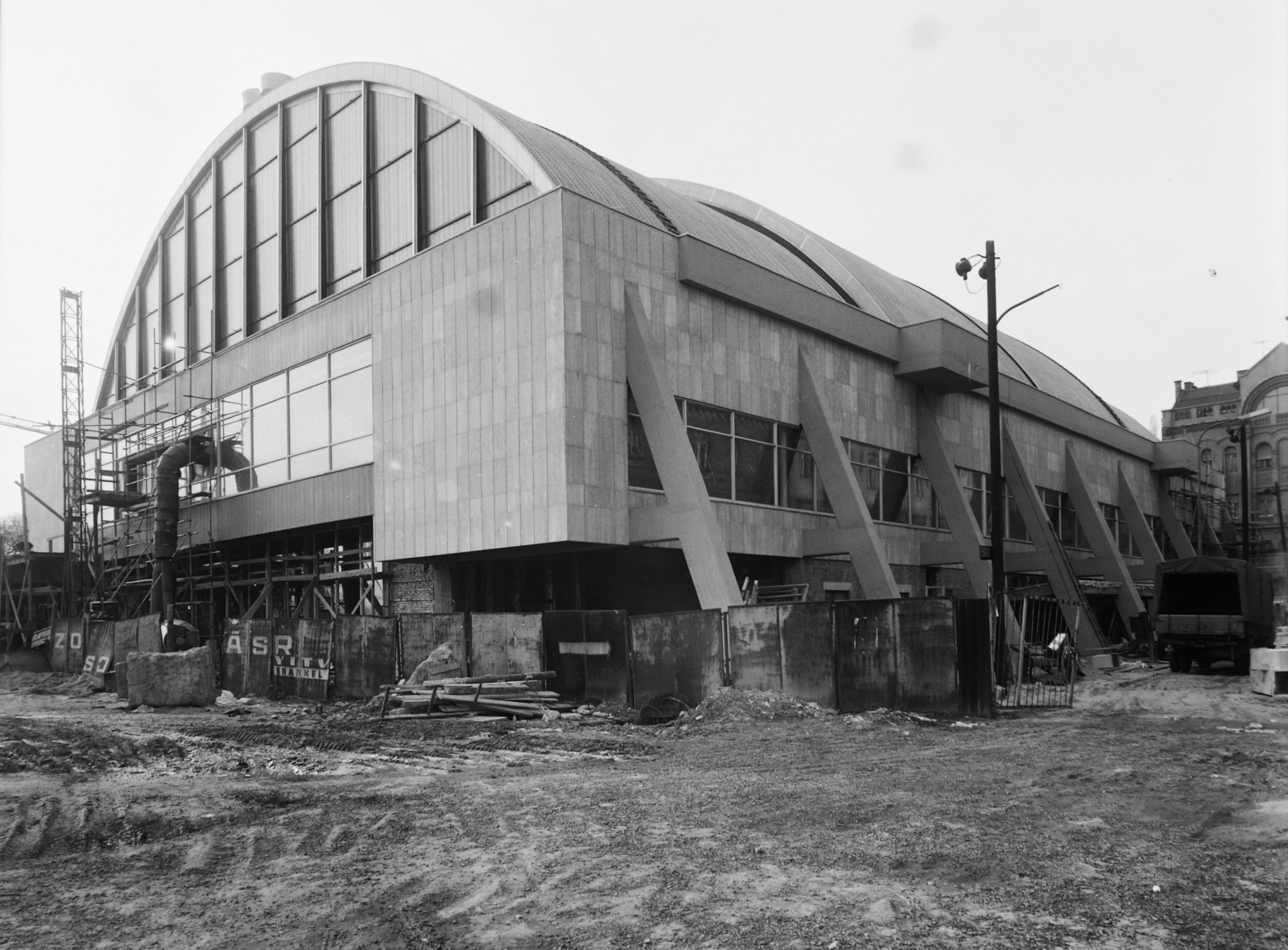 Hungary, Budapest II., Árpád fejedelem útja, Komjádi Uszoda., 1976, Kádas Tibor, swimming pool, construction, Budapest, Zoltán Kelecsényi-design, retractable roof, Fortepan #84836