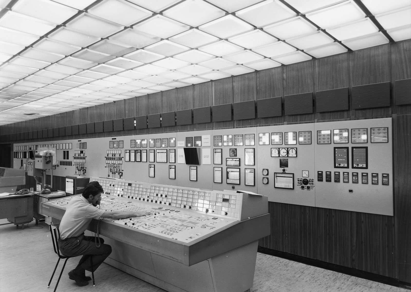Hungary, 1975, Kádas Tibor, control room, switch-box, Fortepan #84875