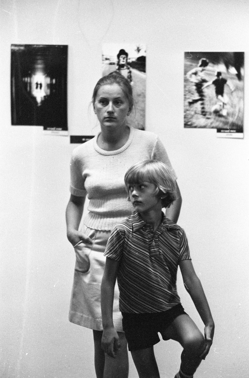 Hungary, Gyula, Várkert, Dürer terem. A Székely Aladár fotópályázat kiállítása., 1978, Erdei Katalin, boy, woman, exhibition, Fortepan #84929