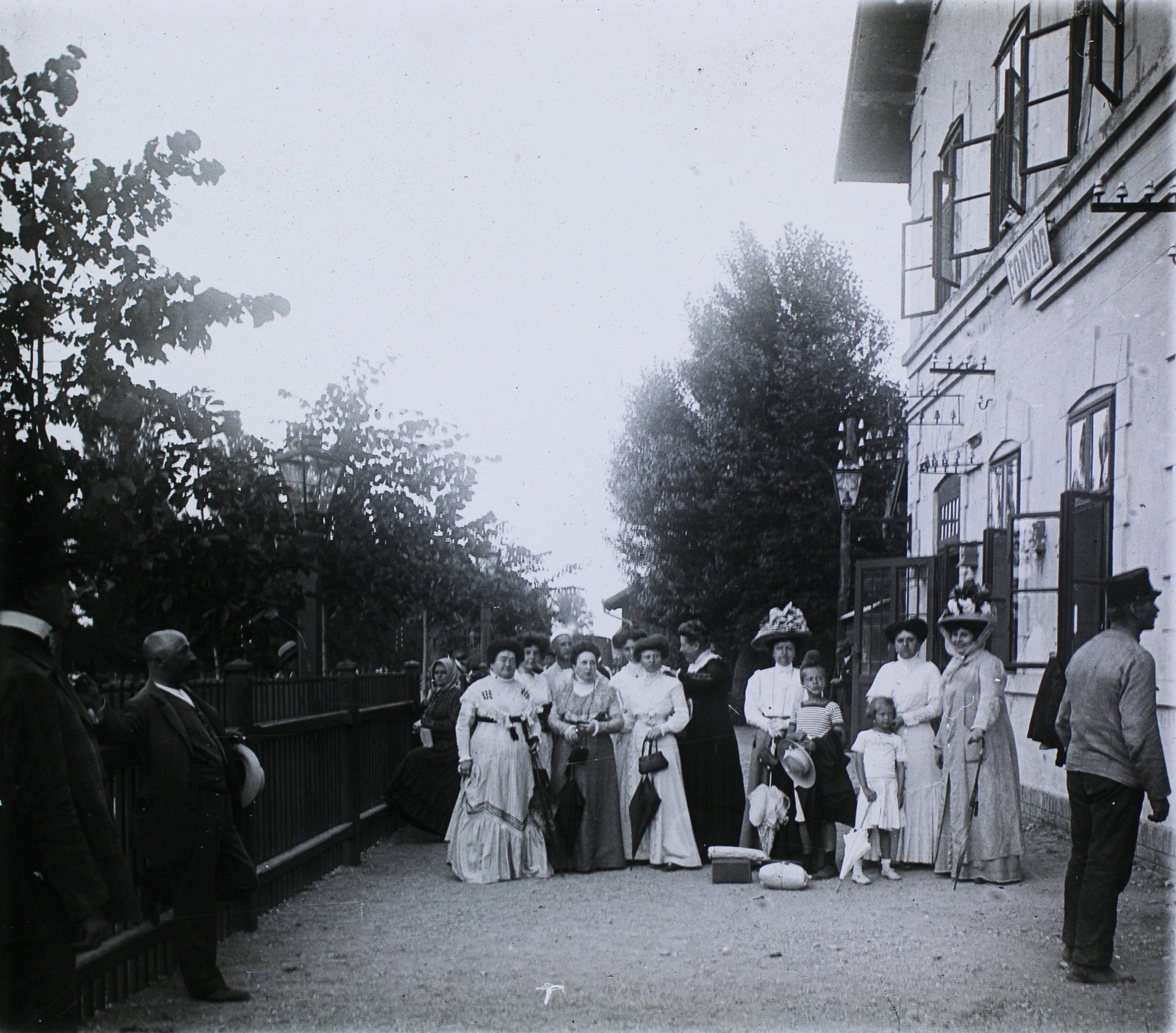 Magyarország,Balaton, Fonyód, vasútállomás., 1905, Bejczy Sándor, vasútállomás, helységnév tábla, Fortepan #85074