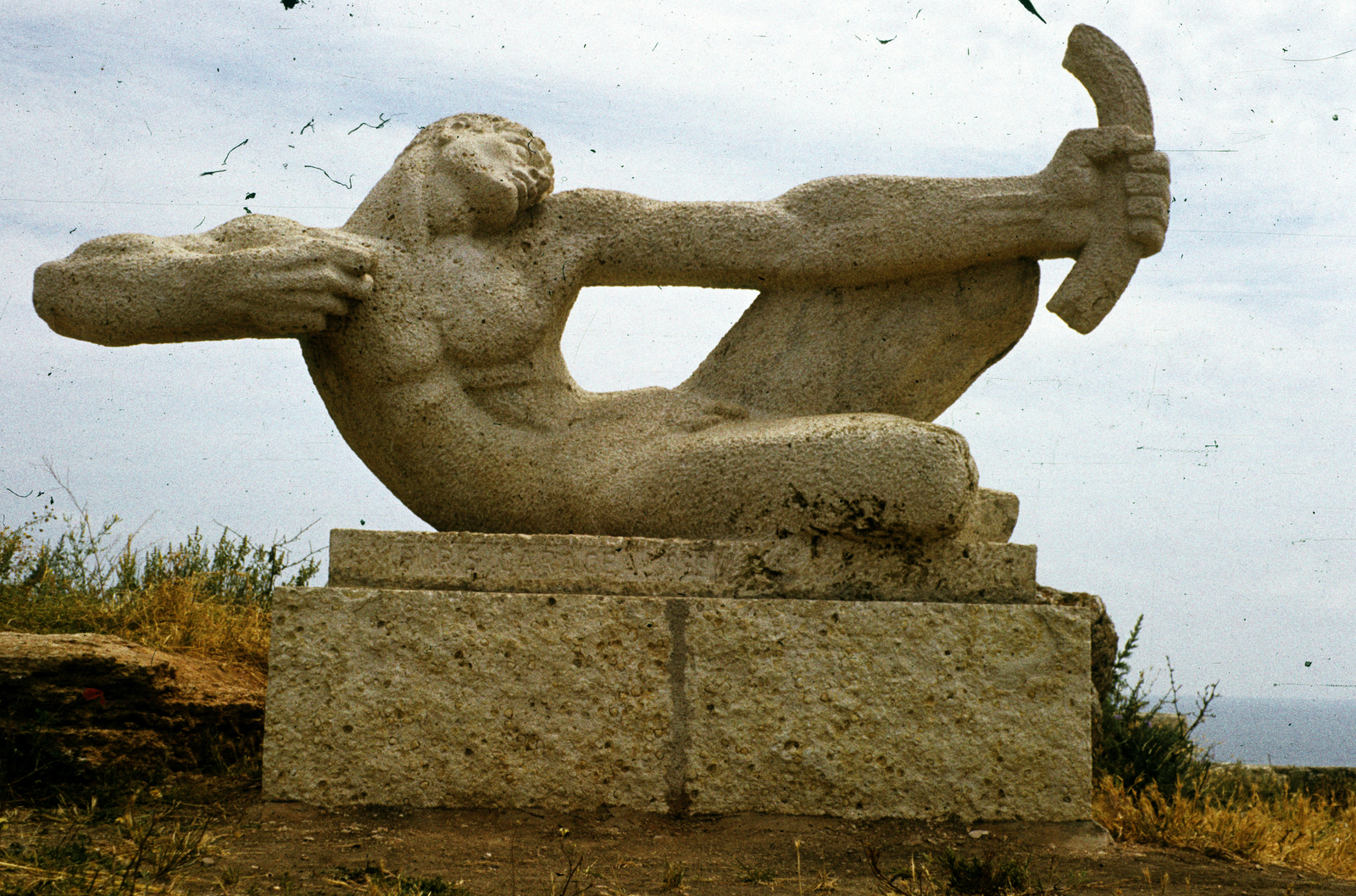 Bulgaria, Kaliakra-fok, Boris Caragea román szobrászművész alkotása., 1975, Métneki János dr, colorful, sculpture, archery, nude figure, Fortepan #85104