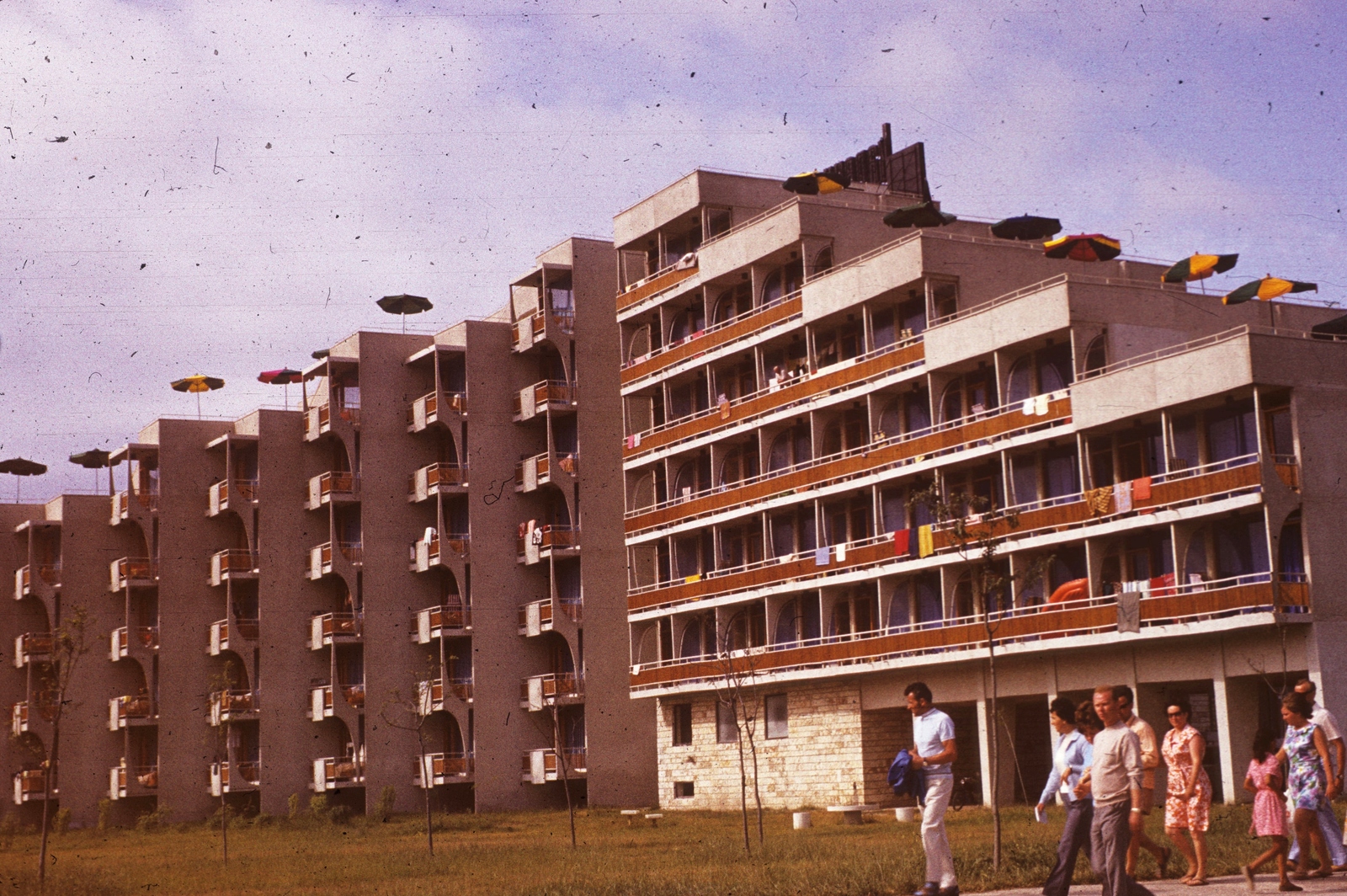 Bulgária, Albena, Hotel Sandy Beach., 1975, Métneki János dr, színes, napernyő, szálloda, Fortepan #85121