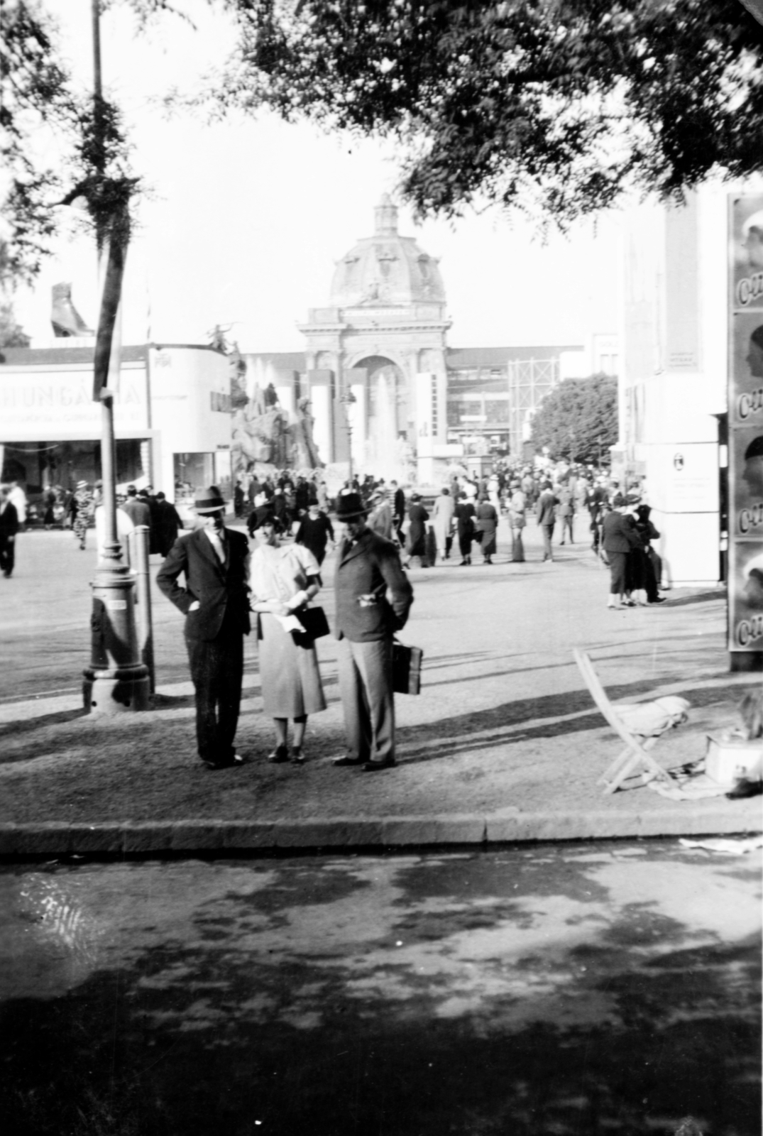 Magyarország, Városliget,Budapesti Nemzetközi Vásár, Budapest XIV., háttérben az Iparcsarnok, előtte a Sió tündér regéje szoborcsoport és szökőkút., 1936, Császy Alice, Budapest, Christian Ulrich-terv, Fortepan #85173