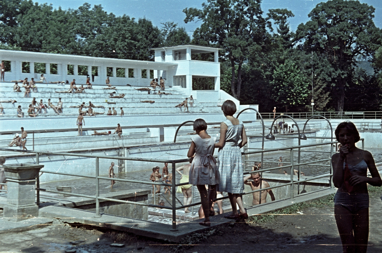 Romania,Transylvania, Cluj-Napoca, Parcul Victor Babes, uszoda., 1958, Császy Alice, swimming pool, colorful, bathing, Fortepan #85179