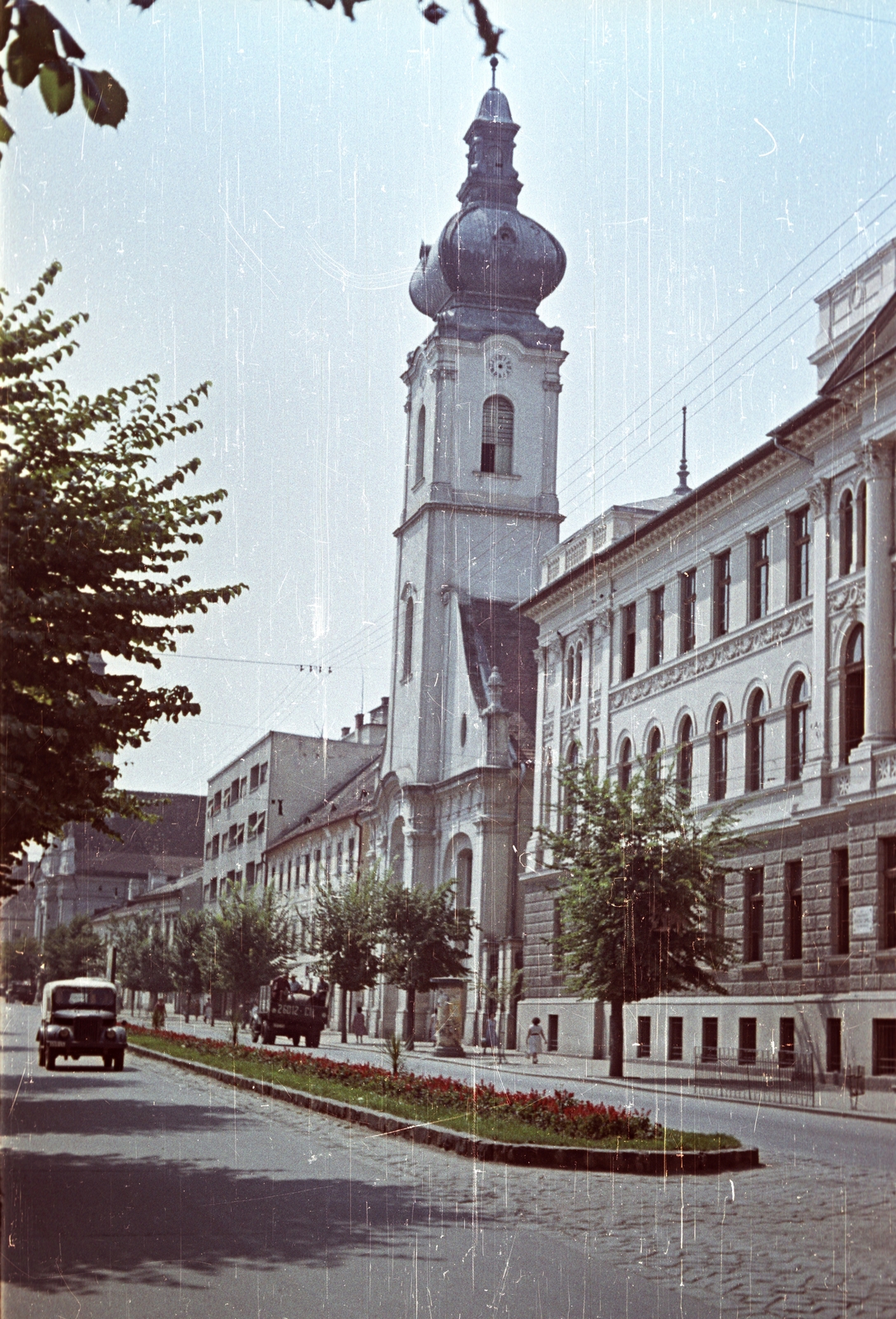 Romania,Transylvania, Cluj-Napoca, Magyar utca (Bulevardul 21. Decembrie 1989). Unitárius templom és kollégium., 1958, Császy Alice, church, colorful, street view, Baroque-style, Jeep, Antal Türk-design, Fortepan #85185