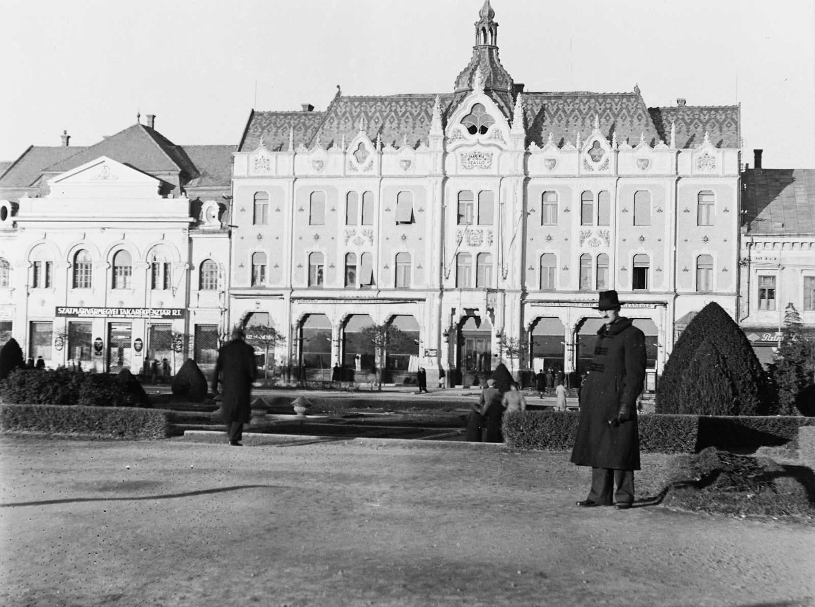 Romania,Transylvania, Satu Mare, Deák tér (Piata Libertatii), Pannónia (később Dacia) hotel., 1942, Császy Alice, hotel, Secession, Bocskai coat, Art Nouveau architecture, Zoltán Bálint-design, Lajos Jámbor-design, Fortepan #85211