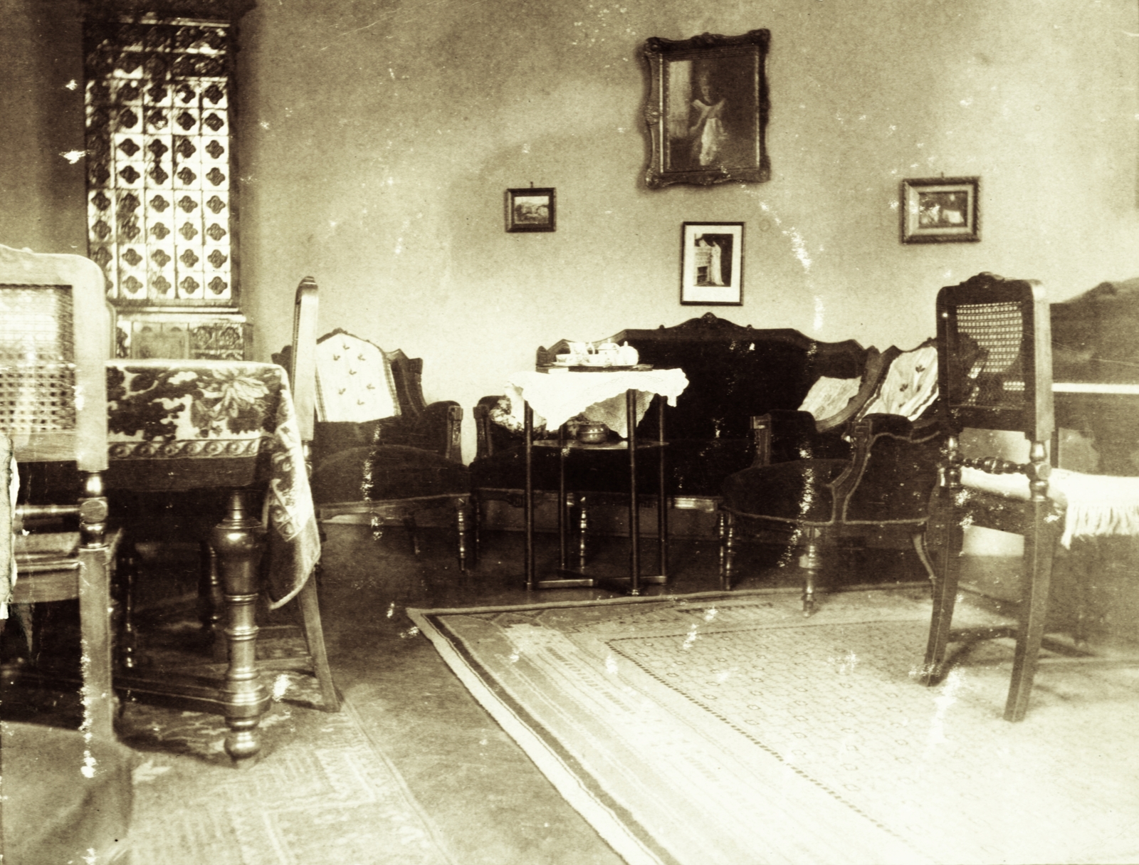 Hungary, Miskolc, polgári szobabelső., 1919, Hirschler András, tile stove, furniture, painting, interior, Fortepan #85256